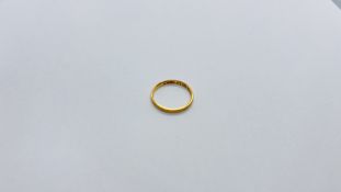 A 22CT GOLD WEDDING BAND, BIRMINGHAM ASSAY.