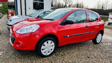 2010 RENAULT CLIO EXTREME. VRM - AU59 PFG. FIRST REGISTERED: 27/02/2010. ONE OWNER FROM NEW.