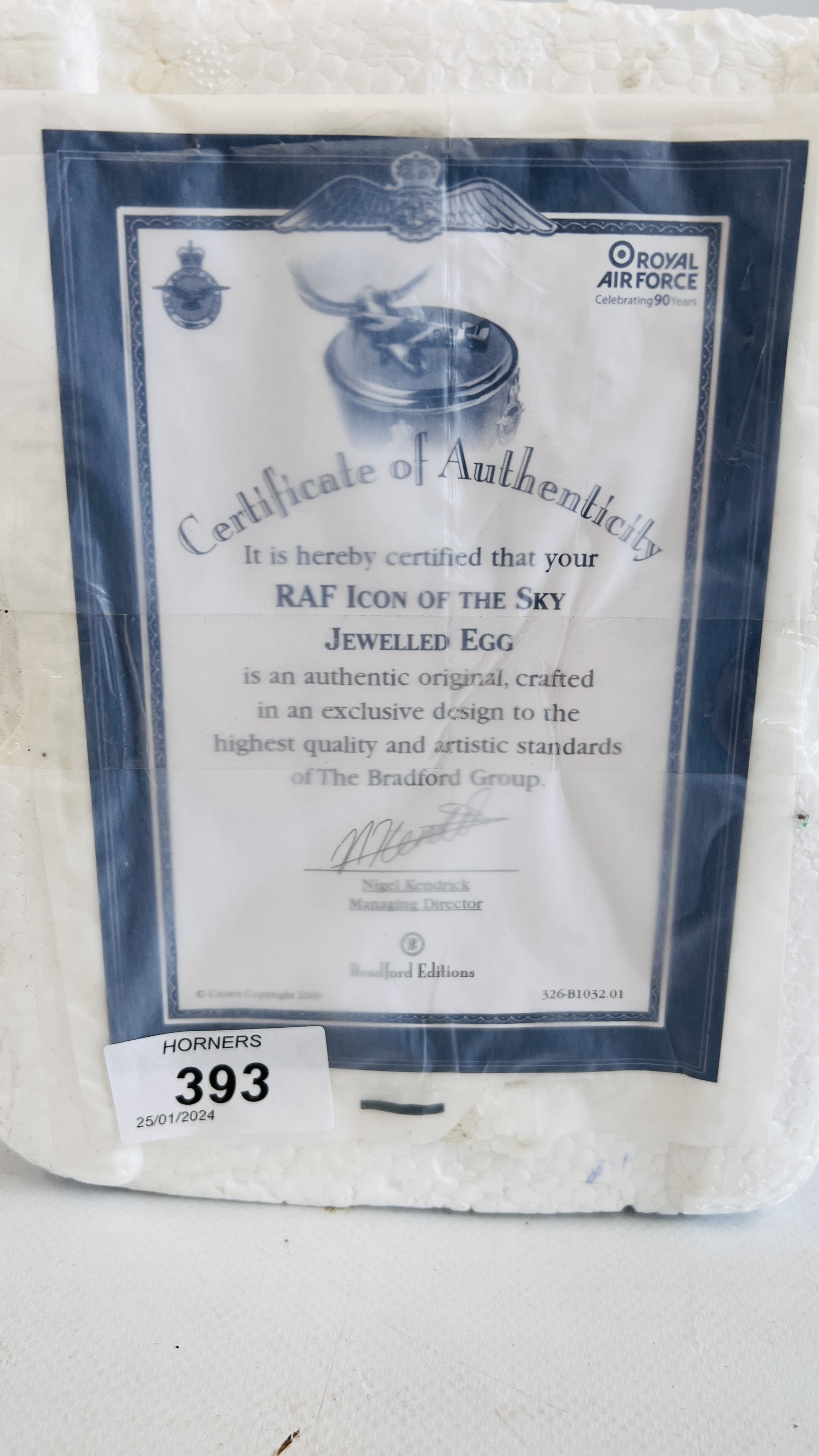 AN "RAF" BRADFORD EDITIONS "ICON OF THE SKY" JEWELLED COLLECTORS EGG WITH CERTIFICATE OF - Image 5 of 5