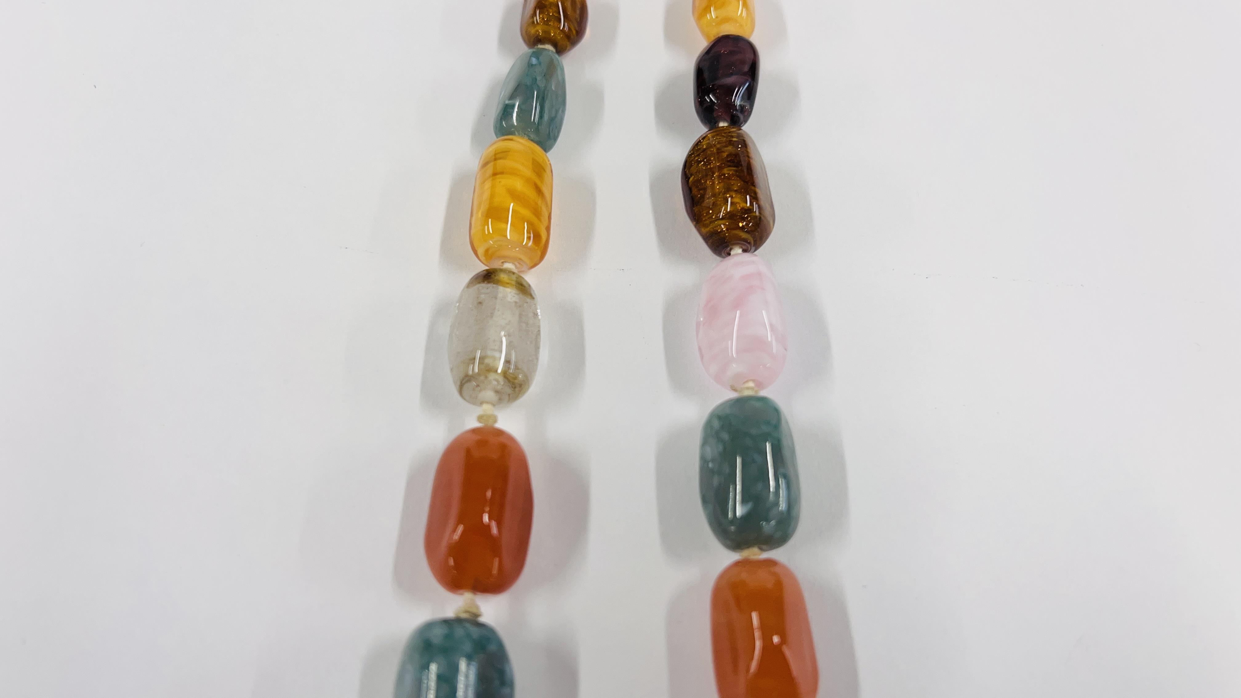 A STRAND OF VENETIAN GLASS BEADS, L 44CM. - Image 3 of 5