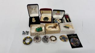 A COLLECTION OF 15 ASSORTED BROOCHES TO INCLUDE SCOTTISH AND ENAMELLED EXAMPLES ALONG WITH A 1970'S