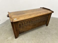 A GOOD QUALITY SOLID OAK BLANKET BOX WITH LINEN FOLD DETAIL, W 103CM X D 48CM X H 48CM.