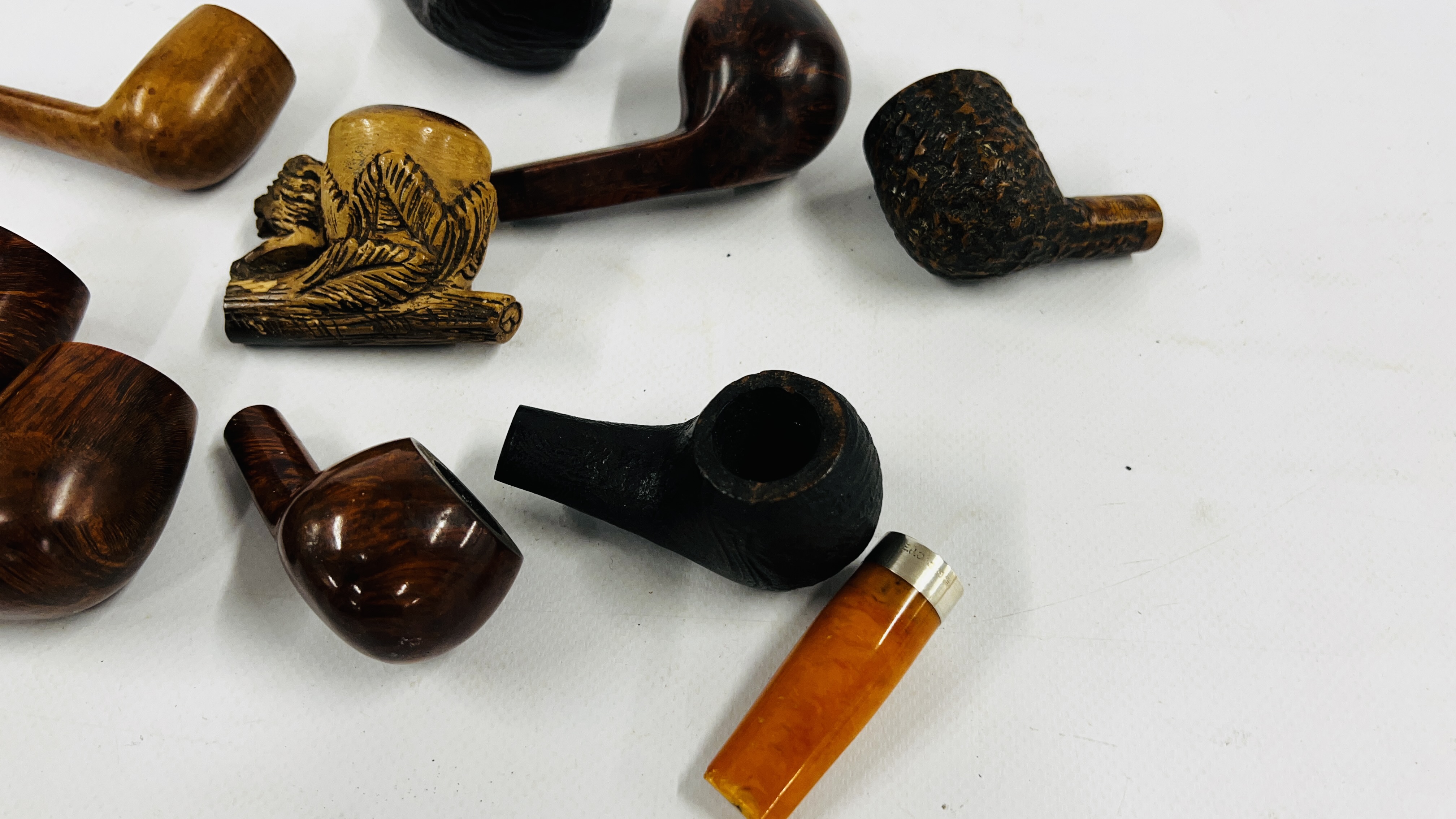 A GROUP OF 8 VINTAGE TOBACCO SMOKING PIPES (NO STEMS) TO INCLUDE BRIAR WOOD EXAMPLES & EXAMPLES - Image 9 of 9