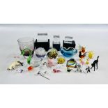 A GROUP OF ART GLASS TO INCLUDE PAPERWEIGHTS MARKED MDINA AND VARIOUS MINIATURE ART GLASS ANIMALS,