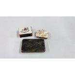 A VINTAGE CARVED HORN SNUFF BOX DEPICTING A BANQUETING SCENE - W 9CM X D 5.5CM X H 1.