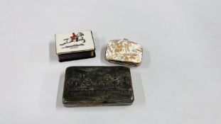 A VINTAGE CARVED HORN SNUFF BOX DEPICTING A BANQUETING SCENE - W 9CM X D 5.5CM X H 1.