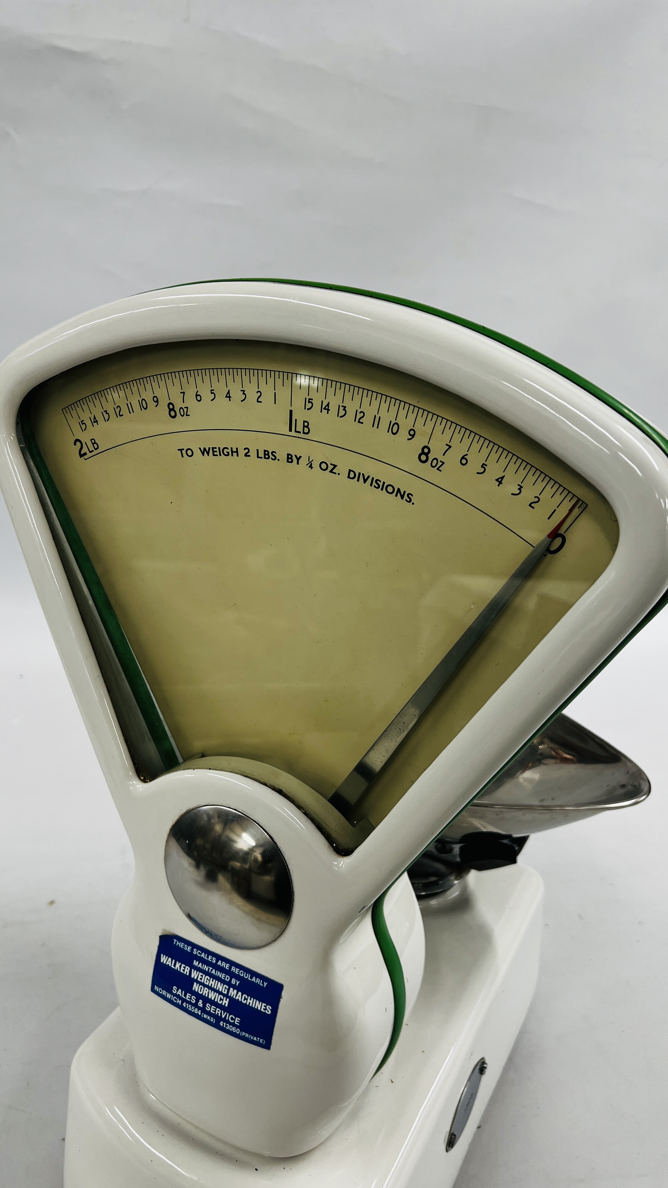 A SET OF ENAMELED TRADITIONAL GROCERY WEIGHING SCALES. - Image 3 of 3