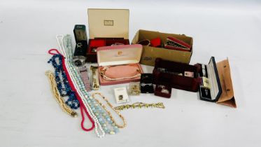 A BOX OF ASSORTED VINTAGE AND MODERN COSTUME AND JEWELLERY TO INCLUDE SIMULATED PEARLS,