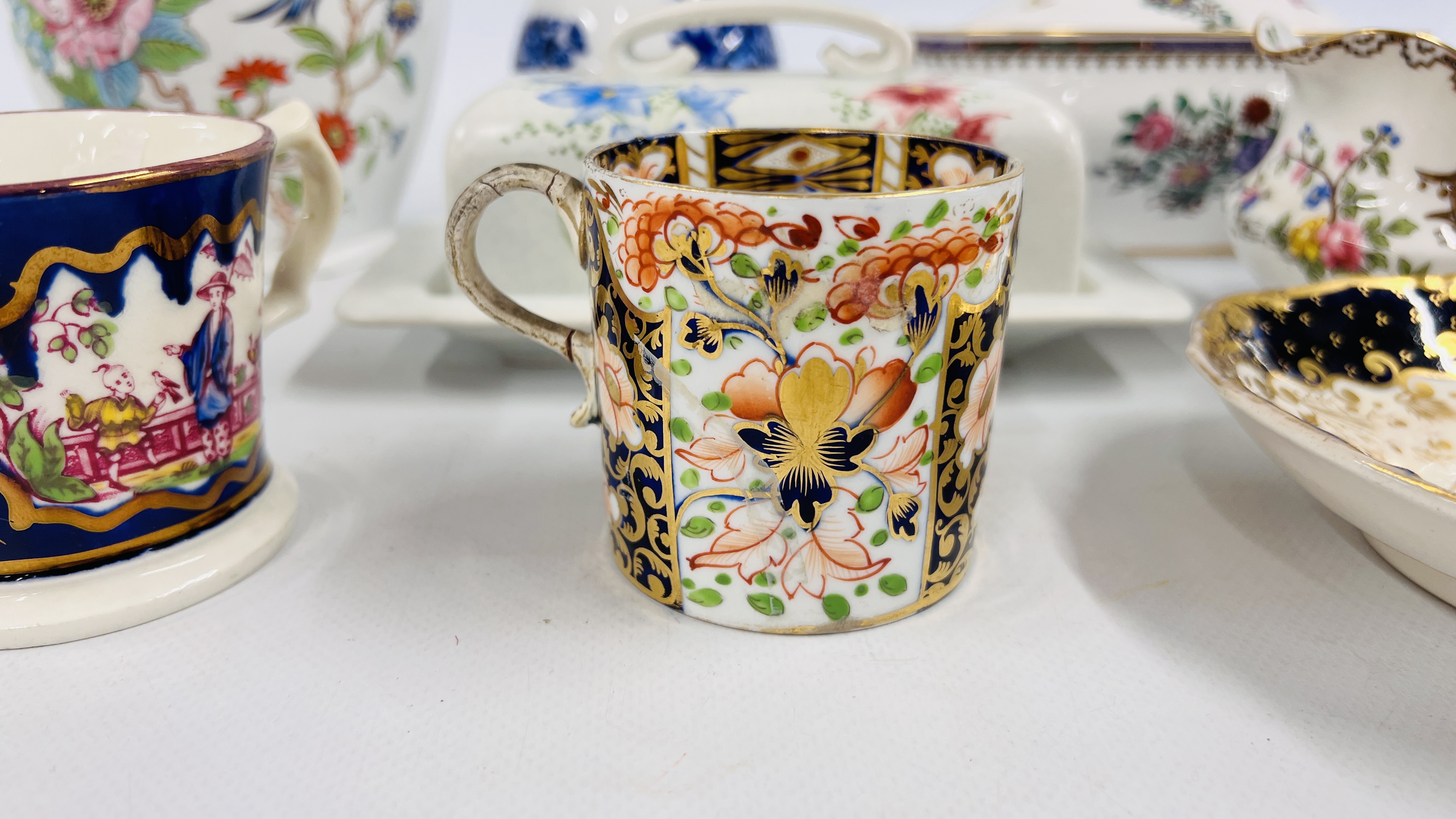 A GROUP OF COLLECTIBLE CABINET CHINA TO INCLUDE 3 DERBY COFFEE CANS AND 1 SAUCER, - Image 5 of 14