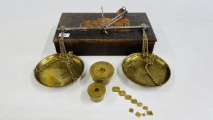 ANTIQUE BOXED SET OF AVERY JEWELLERS BALANCE SCALES WITH TWO SETS OF NESTING BRASS WEIGHTS.