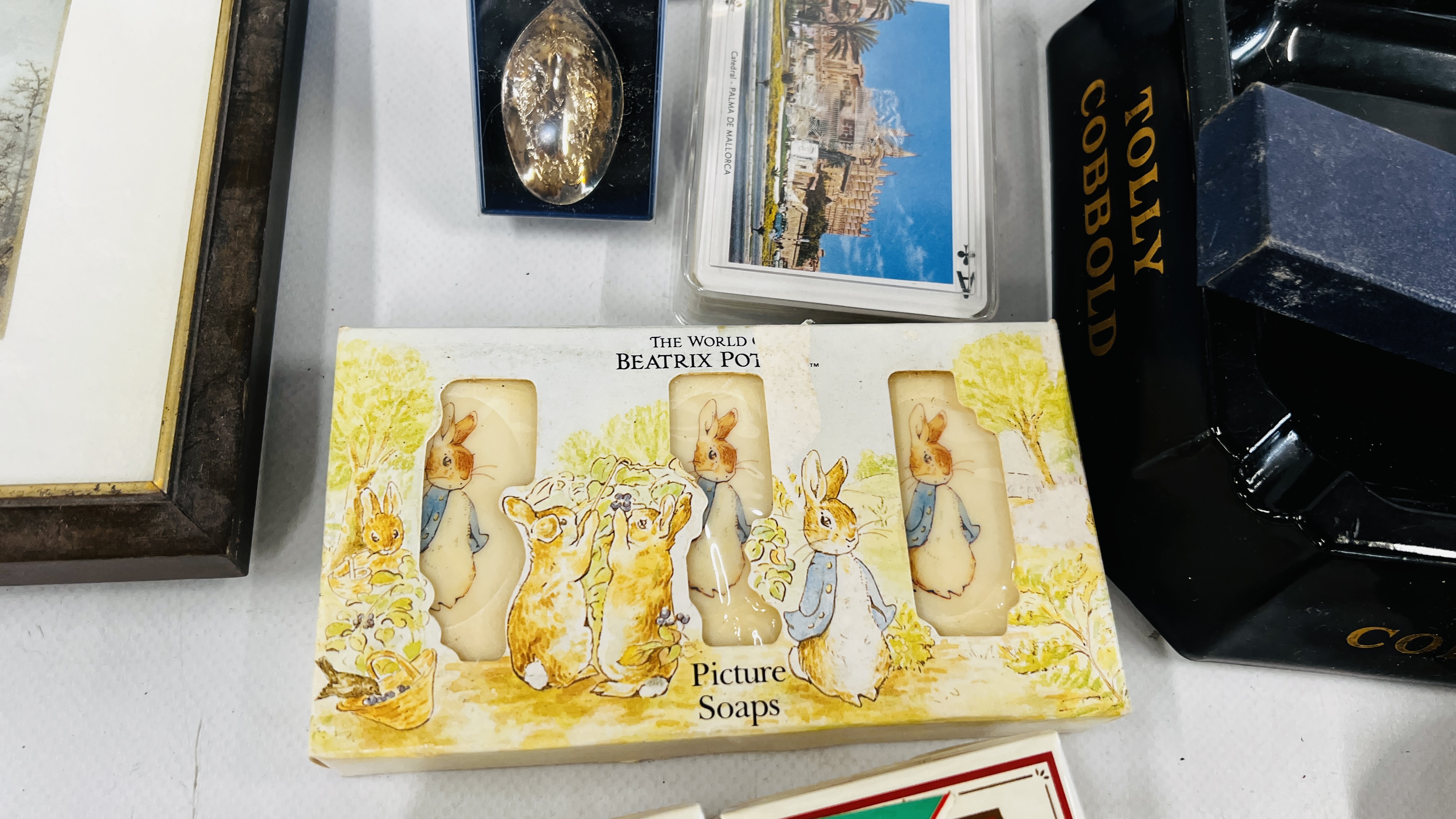 A BOX OF COLLECTABLES TO INCLUDE FRAMED SILKS, PLAYING CARDS AND DARTS, VINTAGE TEDDY BEAR, - Image 10 of 13