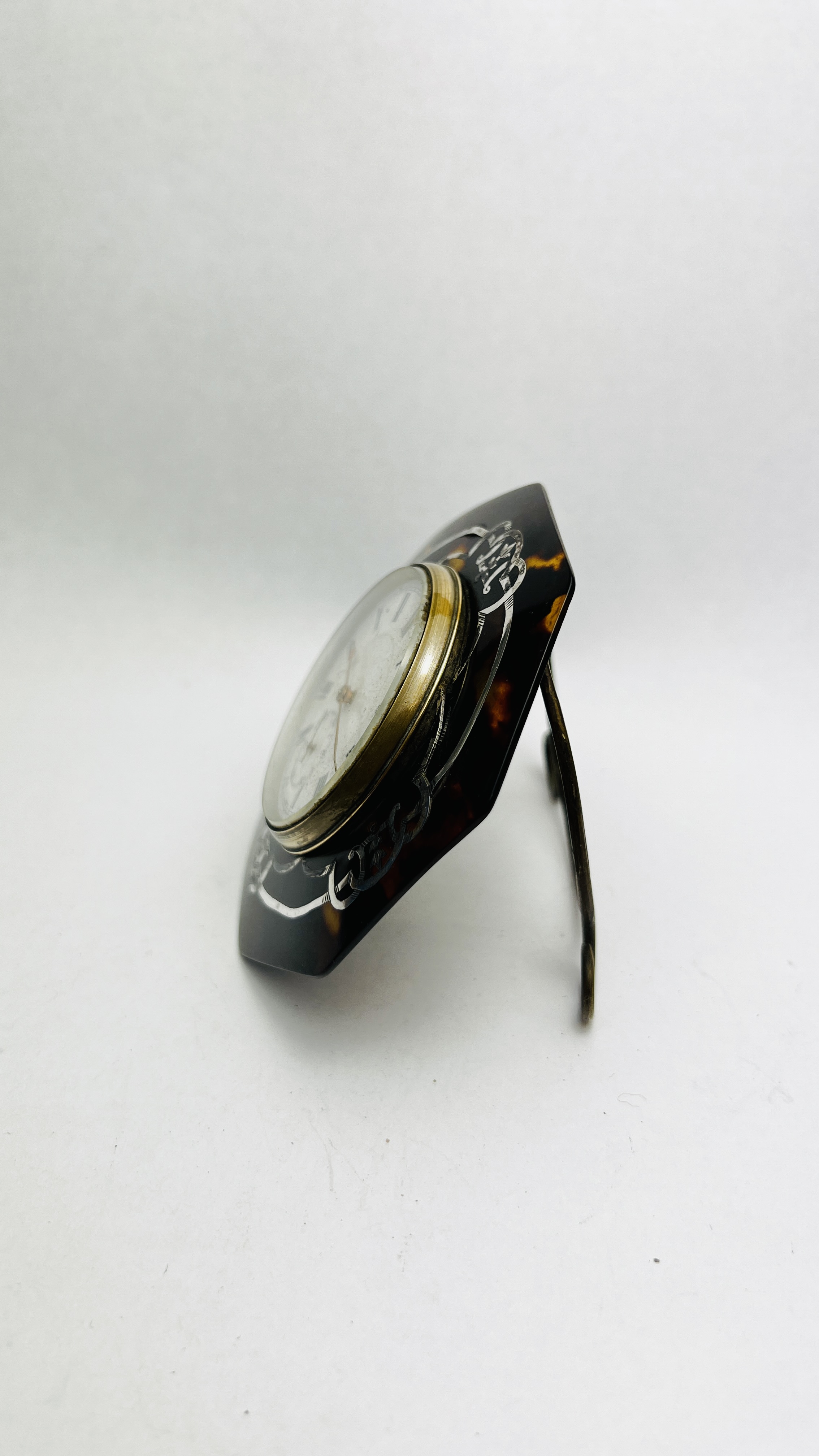 A SILVER INLAID TORTOISESHELL DRESSING TABLE CLOCK - W 8CM. - Image 7 of 10