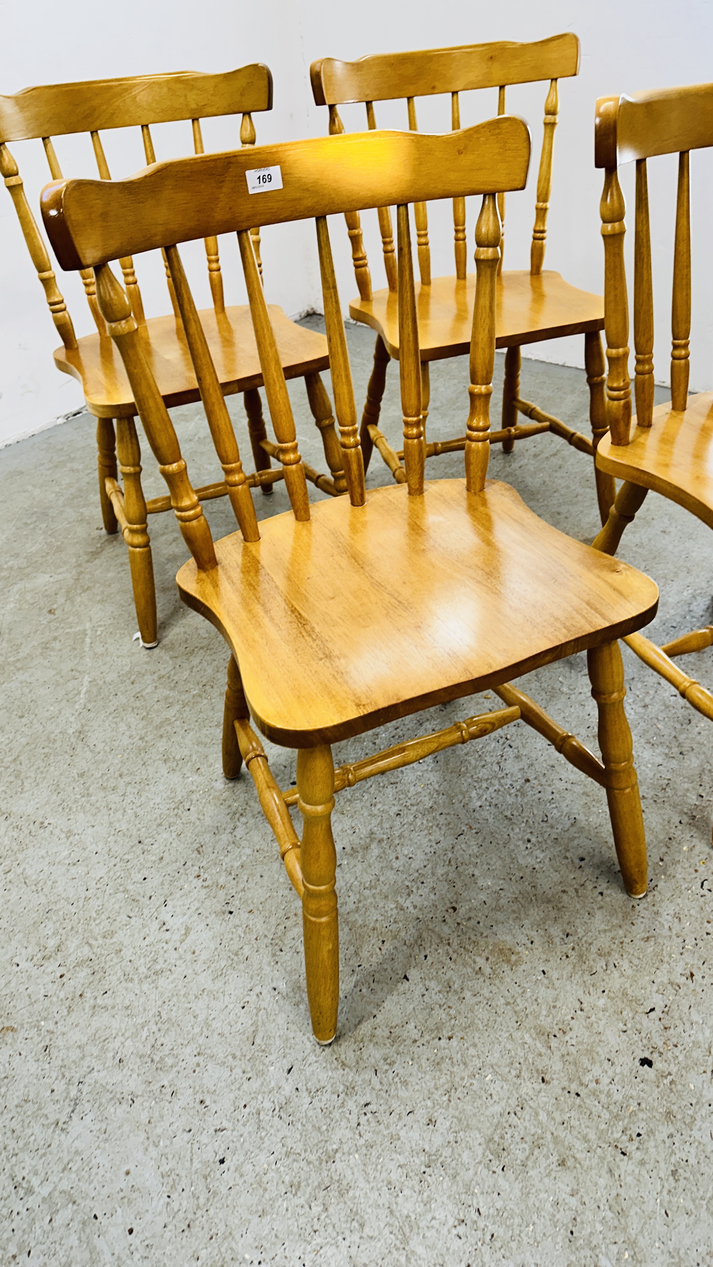 A SET OF FOUR SOLID BEECHWOOD KITCHEN CHAIRS. - Image 2 of 6