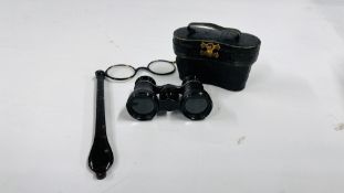 A PAIR OF VINTAGE OPERA GLASSES/BINOCULARS IN A FITTED CASE MARKED "HARRODS" ALONG WITH VINTAGE