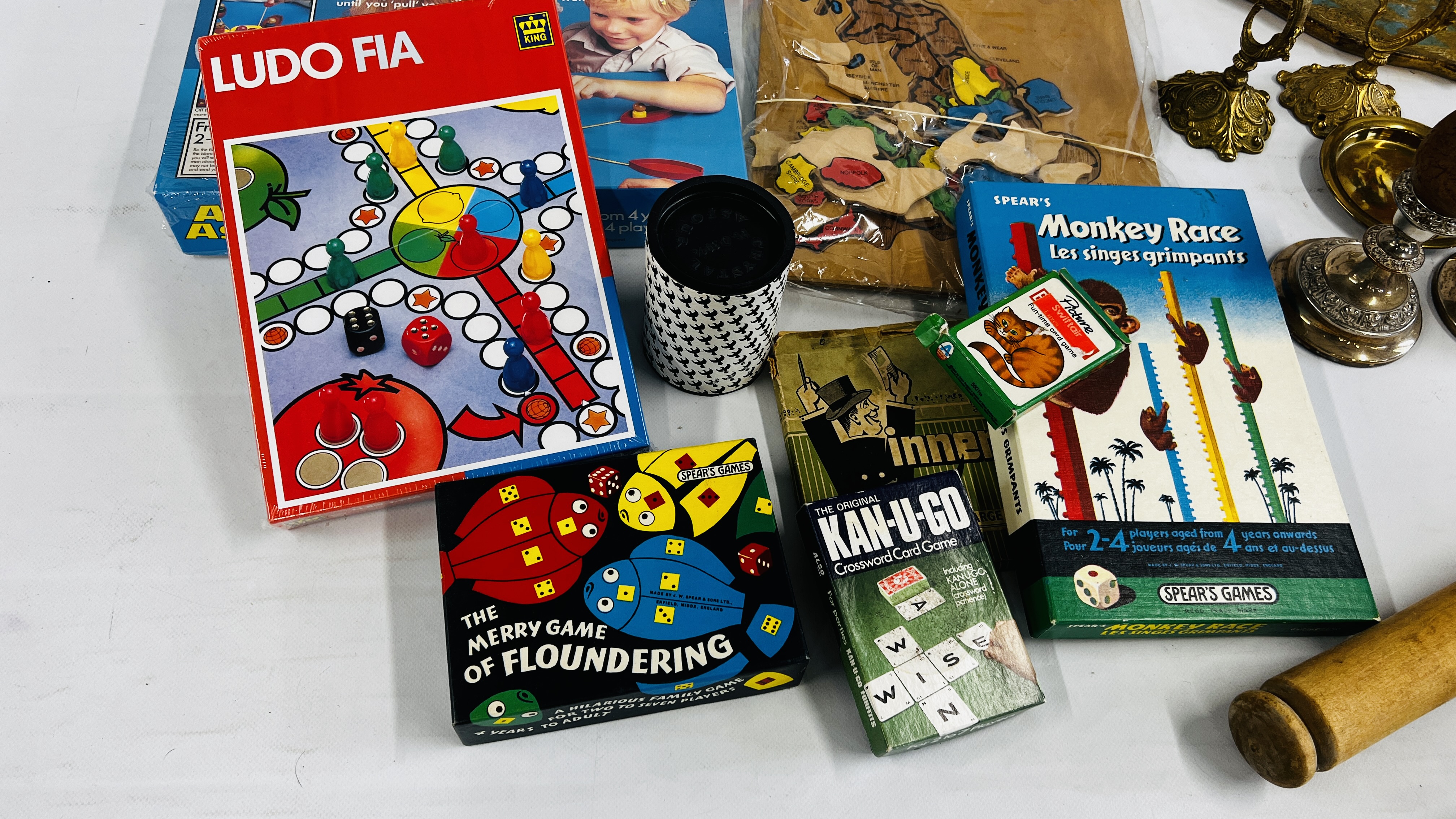 A BOX OF VINTAGE GAMES TO INCLUDE MONKEY RACE ETC. - Image 7 of 8