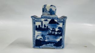A C19TH CHINESE BLUE AND WHITE TEA CADDY AND COVER OF RECTANGULAR FORM, 21.