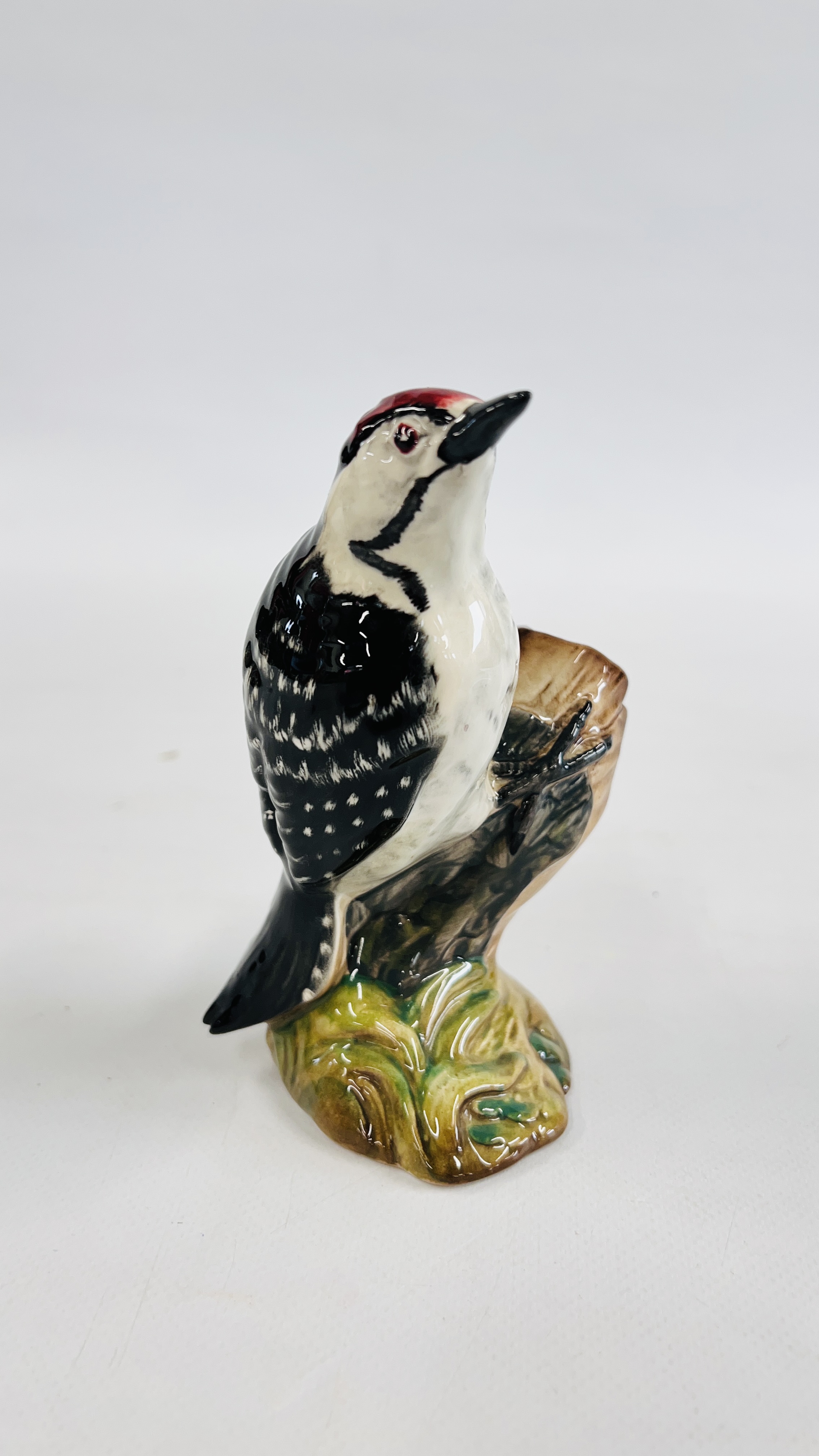 A BESWICK LESSER SPOTTED WOODPECKER FIGURE 2420 GLOSS FINISH - H 13.5CM.