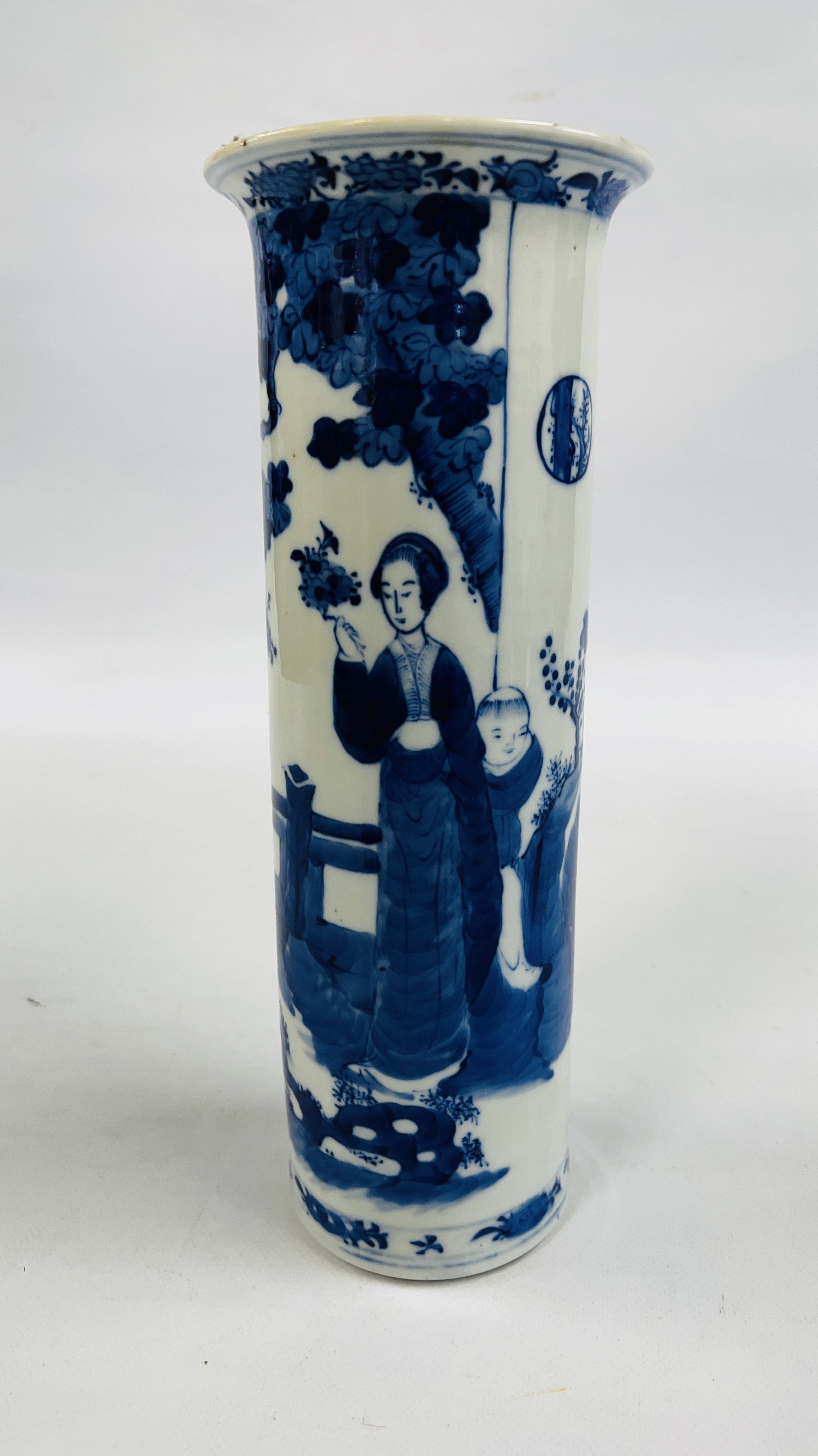 A C19TH CHINESE BLUE AND WHITE CYLINDRICAL VASE DECORATED WITH FIGURES, 30. - Image 5 of 12