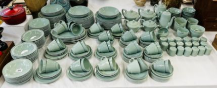 AN EXTENSIVE COLLECTION OF "WOODS WARE" BERYL TEA AND DINNERWARE. APPROX 290 PIECES.