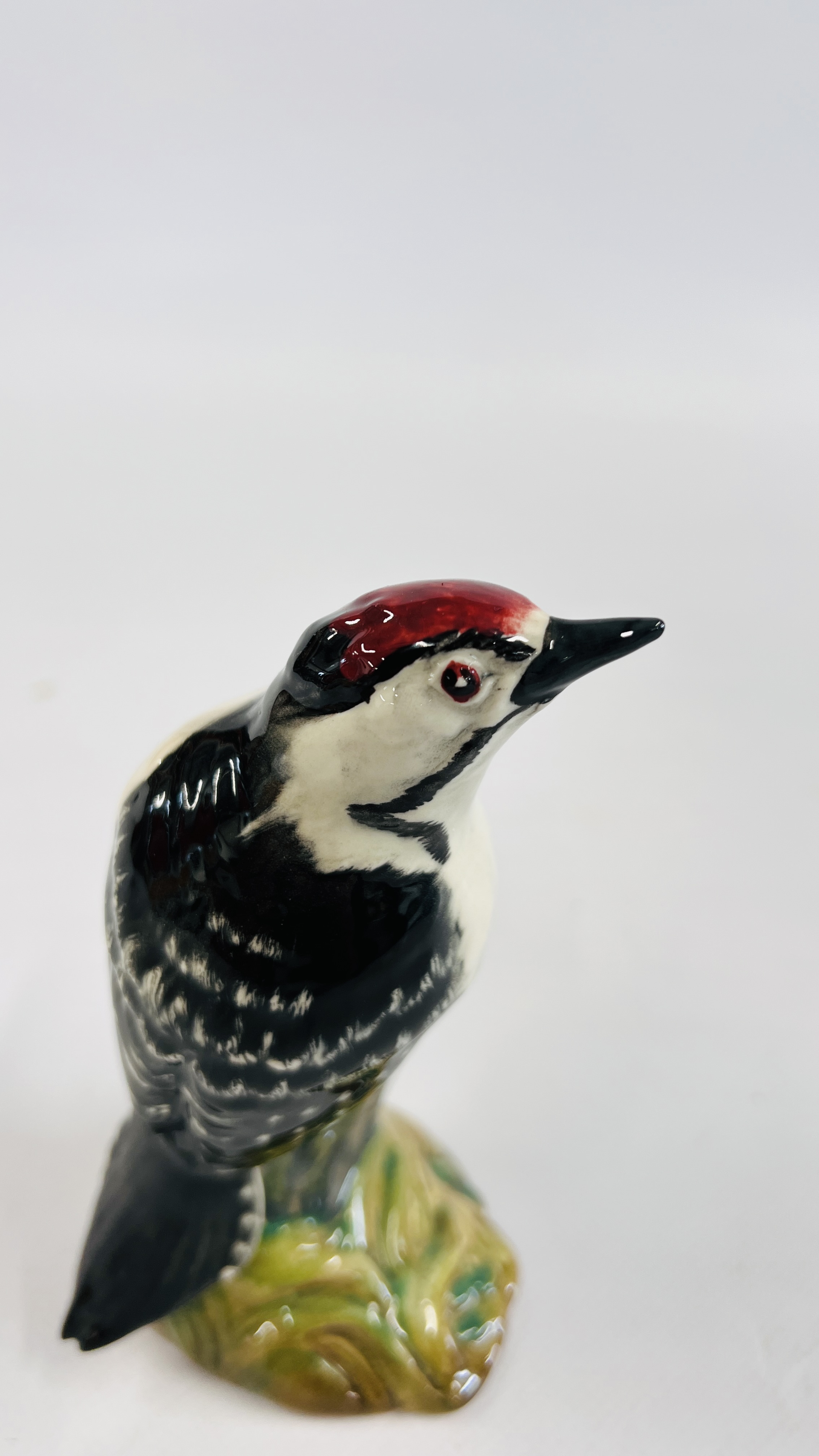 A BESWICK LESSER SPOTTED WOODPECKER FIGURE 2420 GLOSS FINISH - H 13.5CM. - Image 2 of 5