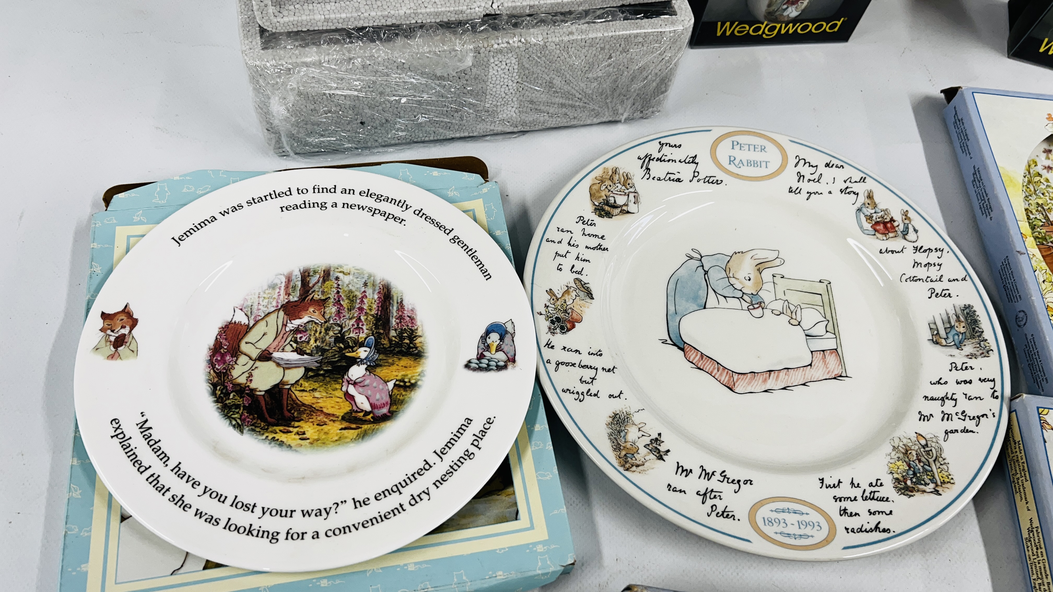 AN EXTENSIVE COLLECTION OF WEDGEWOOD BEATRIX POTTER AND PETER RABBIT CERAMICS TO INCLUDE PLATES, - Image 4 of 11