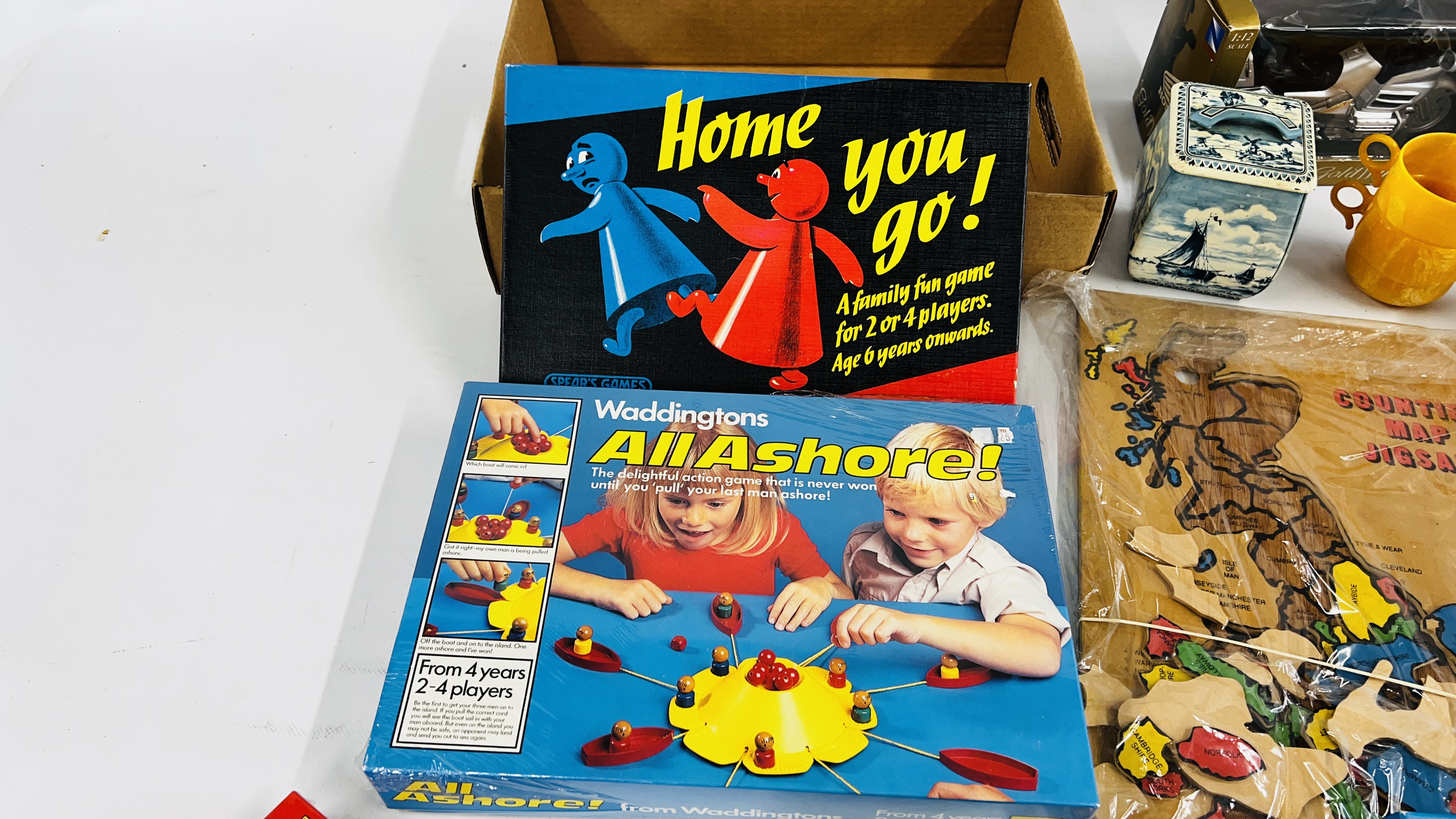 A BOX OF VINTAGE GAMES TO INCLUDE MONKEY RACE ETC. - Image 8 of 8