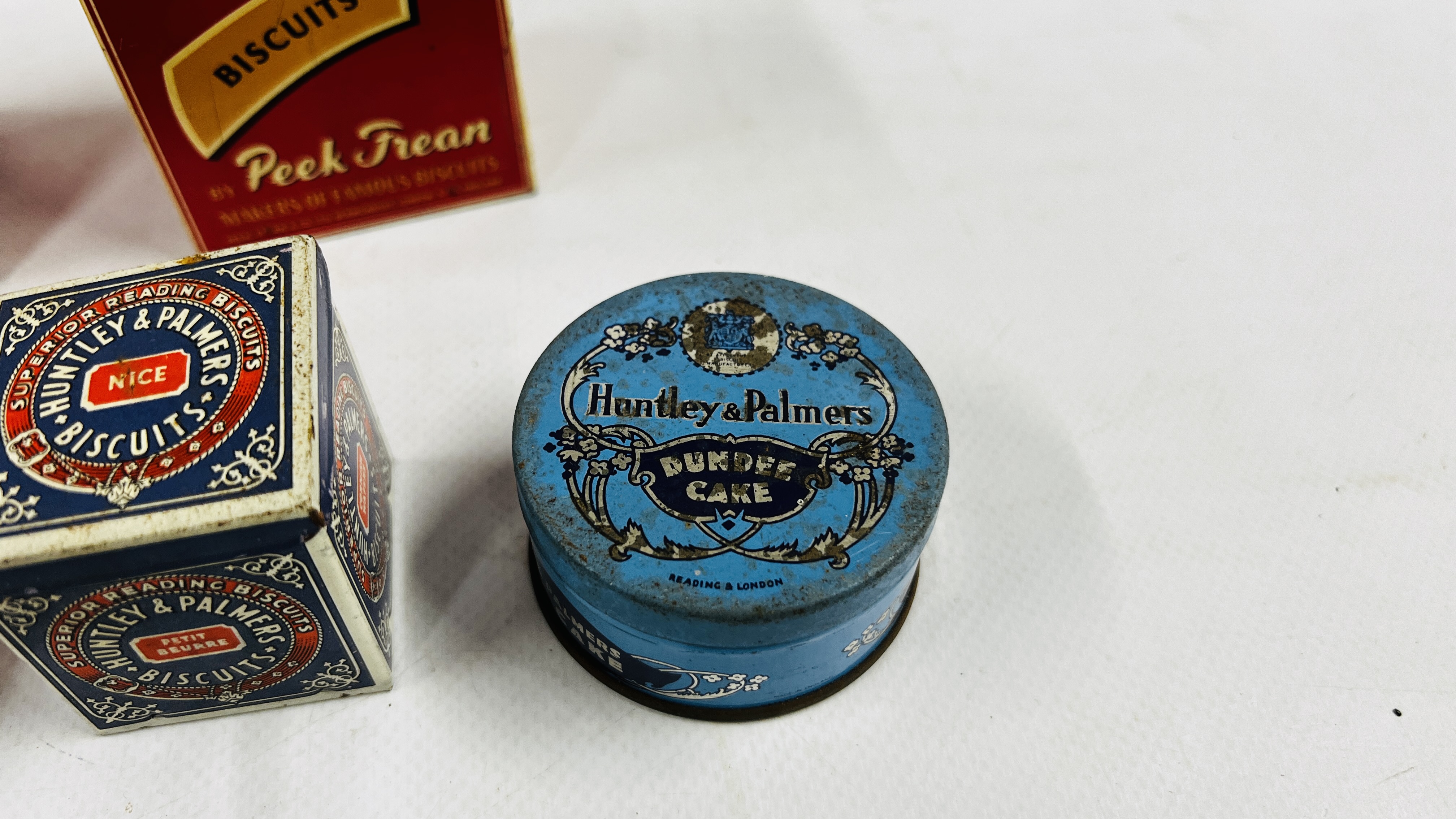 TWO VINTAGE MINIATURE BISCUIT TINS TO INCLUDE A PEEK FREAN H 6.5 X W 6CM X D 5. - Image 2 of 6