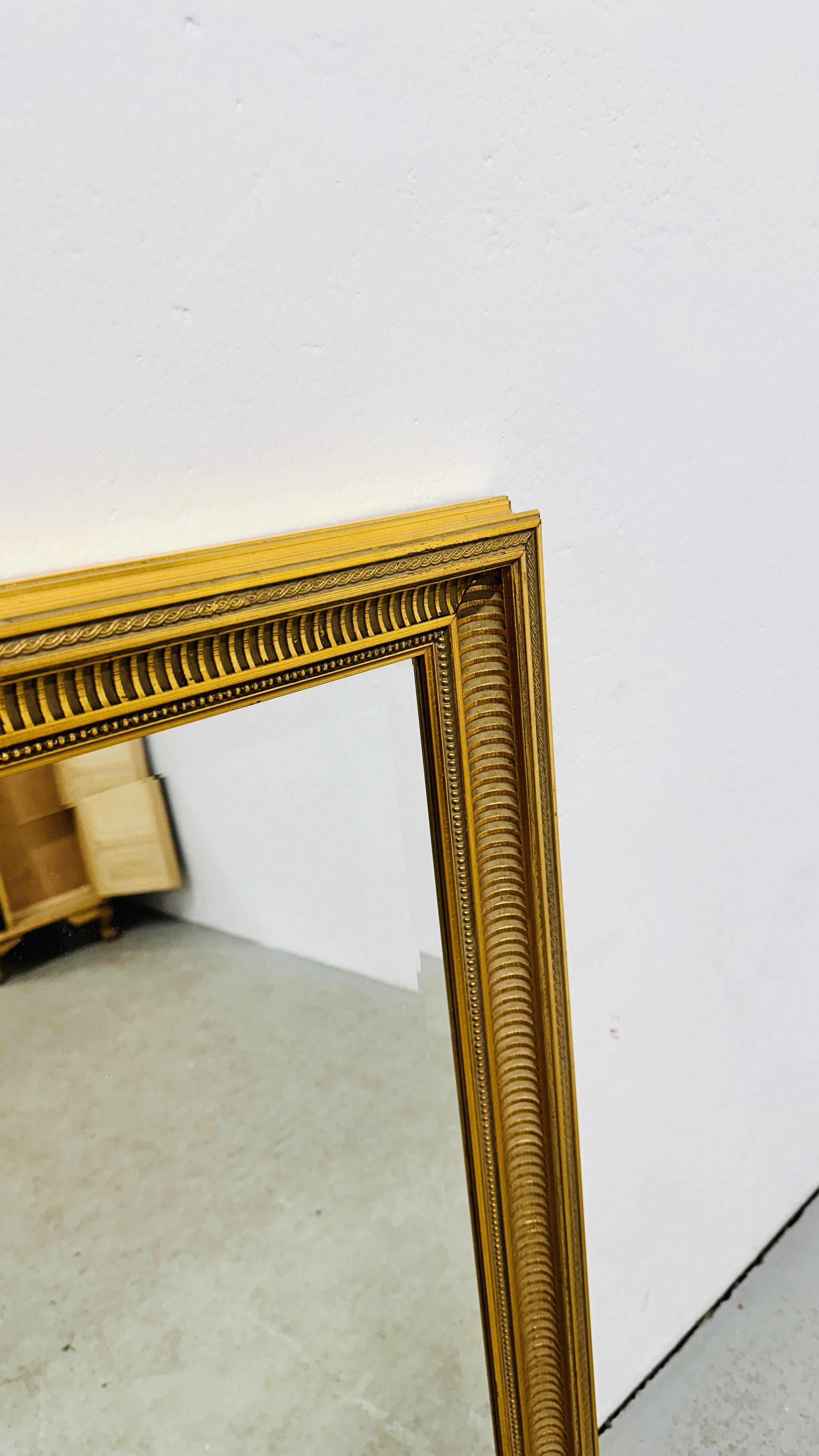 MODERN GILT FRAMED BEVEL PLATE MIRROR, 66CM X 99CM. - Image 5 of 6