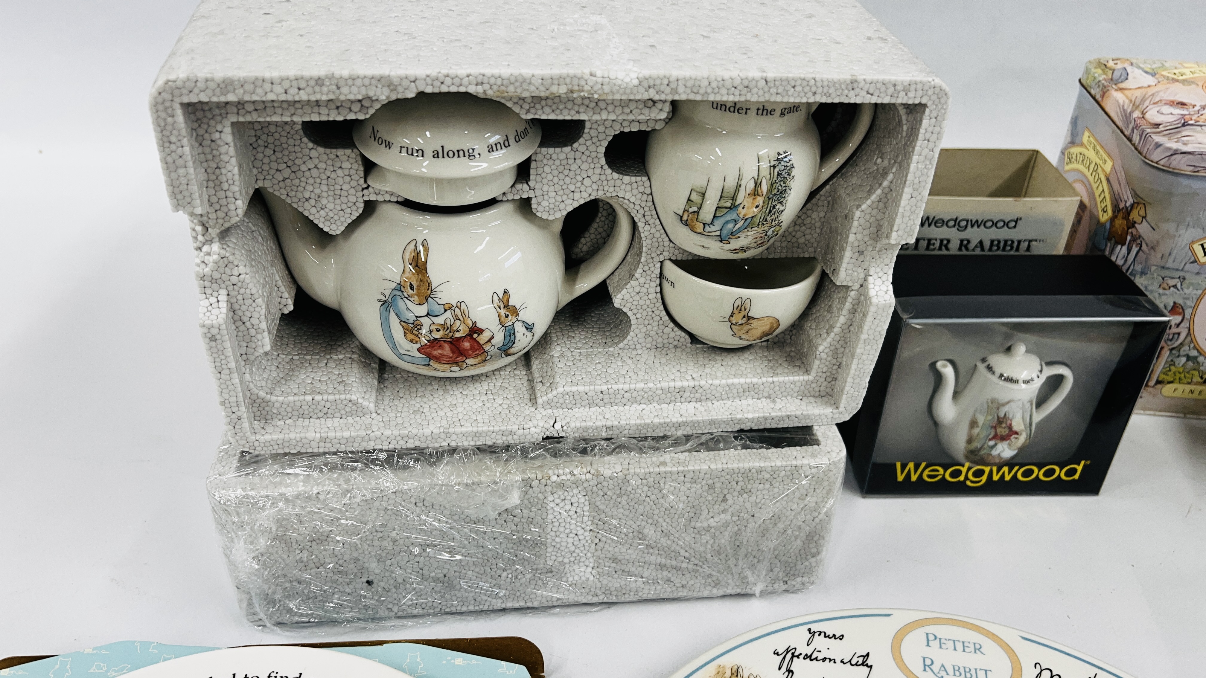 AN EXTENSIVE COLLECTION OF WEDGEWOOD BEATRIX POTTER AND PETER RABBIT CERAMICS TO INCLUDE PLATES, - Image 5 of 11