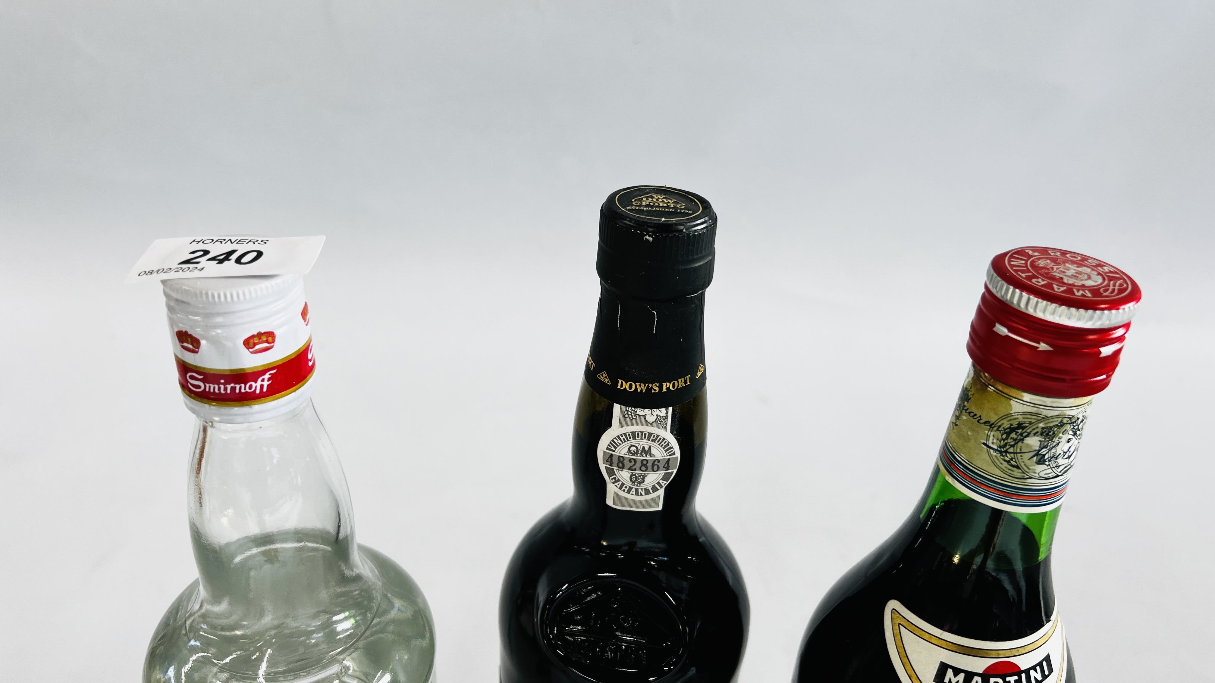 1 X 750ML SMIRNOFF VODKA, 1 X 750ML MARTINI ROSSO, 1 X 750ML DOWS PORT. - Image 2 of 8