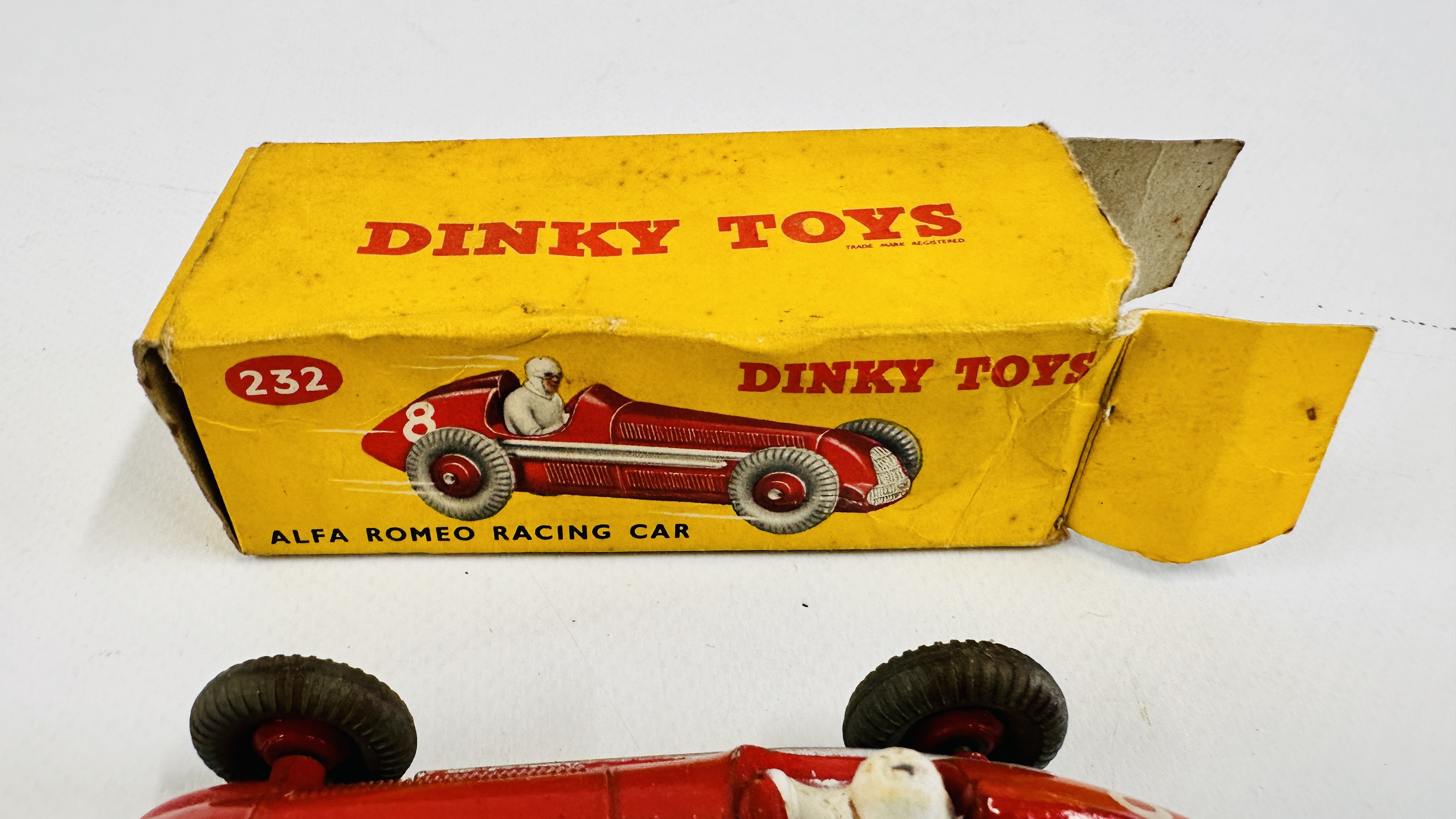 A GROUP OF VINTAGE DINKY DIE-CAST MILITARY VEHICLES TO INCLUDE A CHEFTAIN TANK, CENTURION TANK, - Image 5 of 14