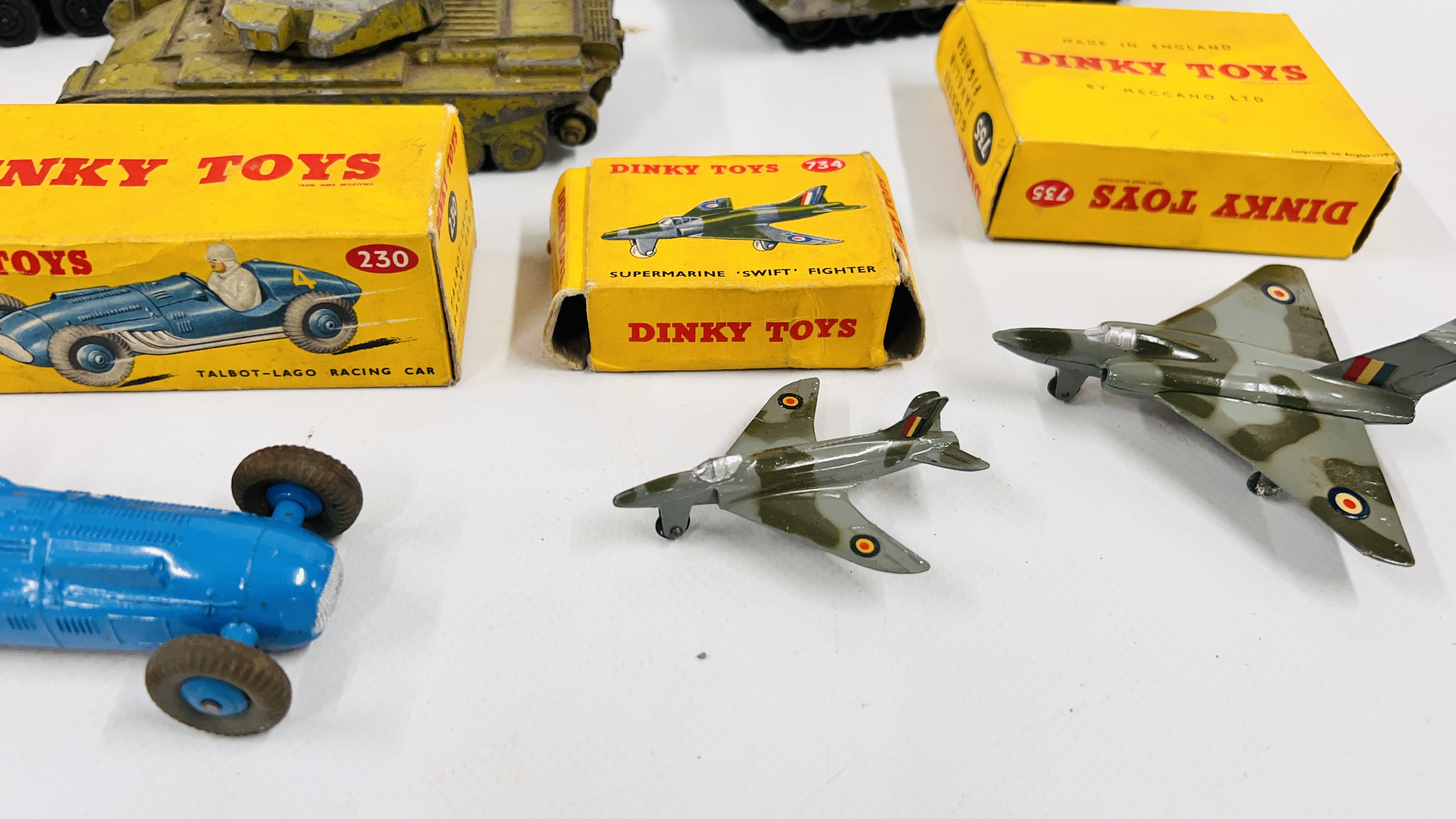 A GROUP OF VINTAGE DINKY DIE-CAST MILITARY VEHICLES TO INCLUDE A CHEFTAIN TANK, CENTURION TANK, - Image 13 of 14