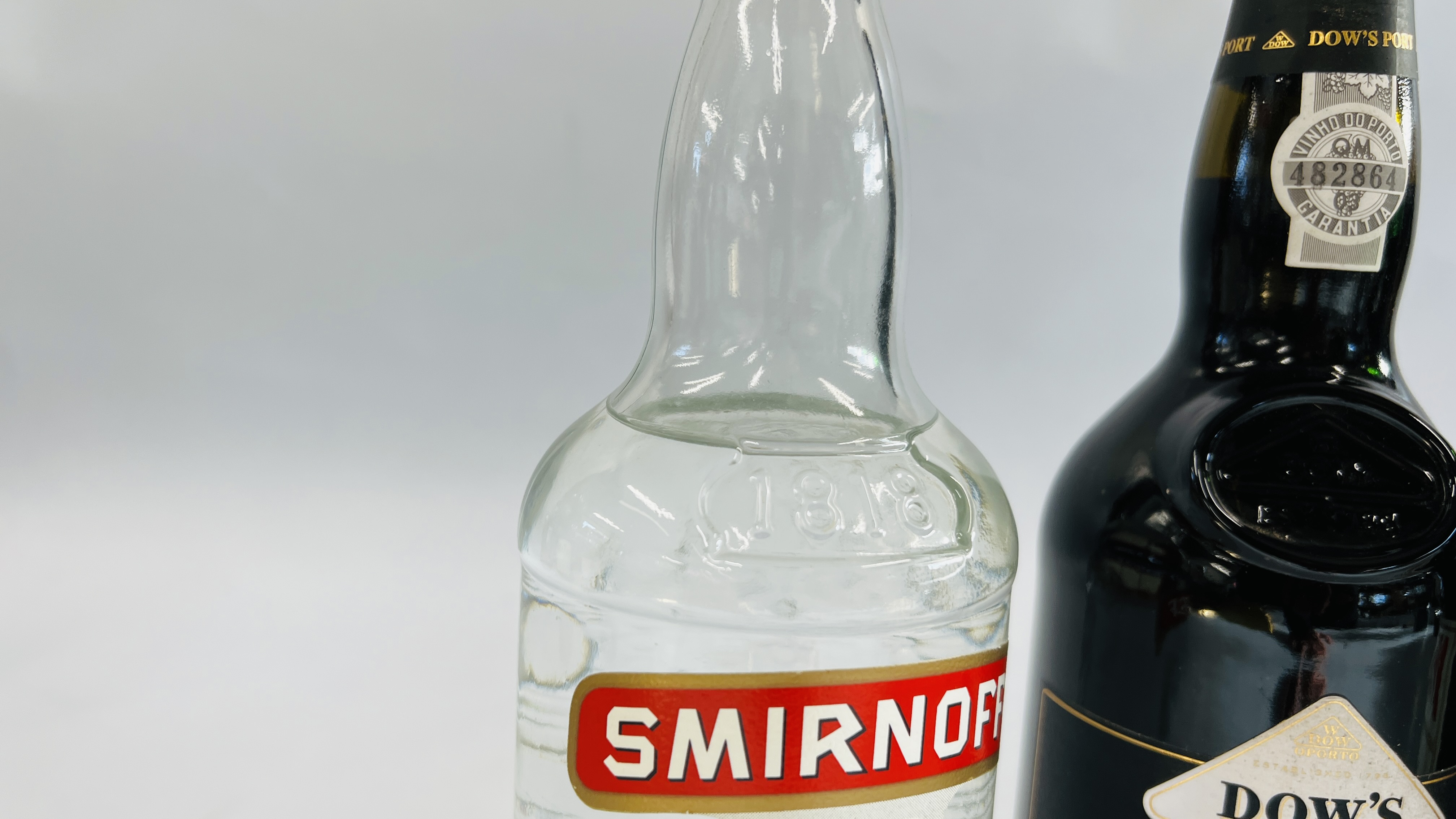 1 X 750ML SMIRNOFF VODKA, 1 X 750ML MARTINI ROSSO, 1 X 750ML DOWS PORT. - Image 3 of 8