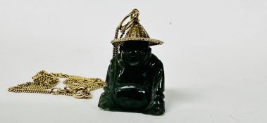 A 14K JADE BUDDHA PENDANT ON A FINE 9CT GOLD CHAIN - L 46CM.