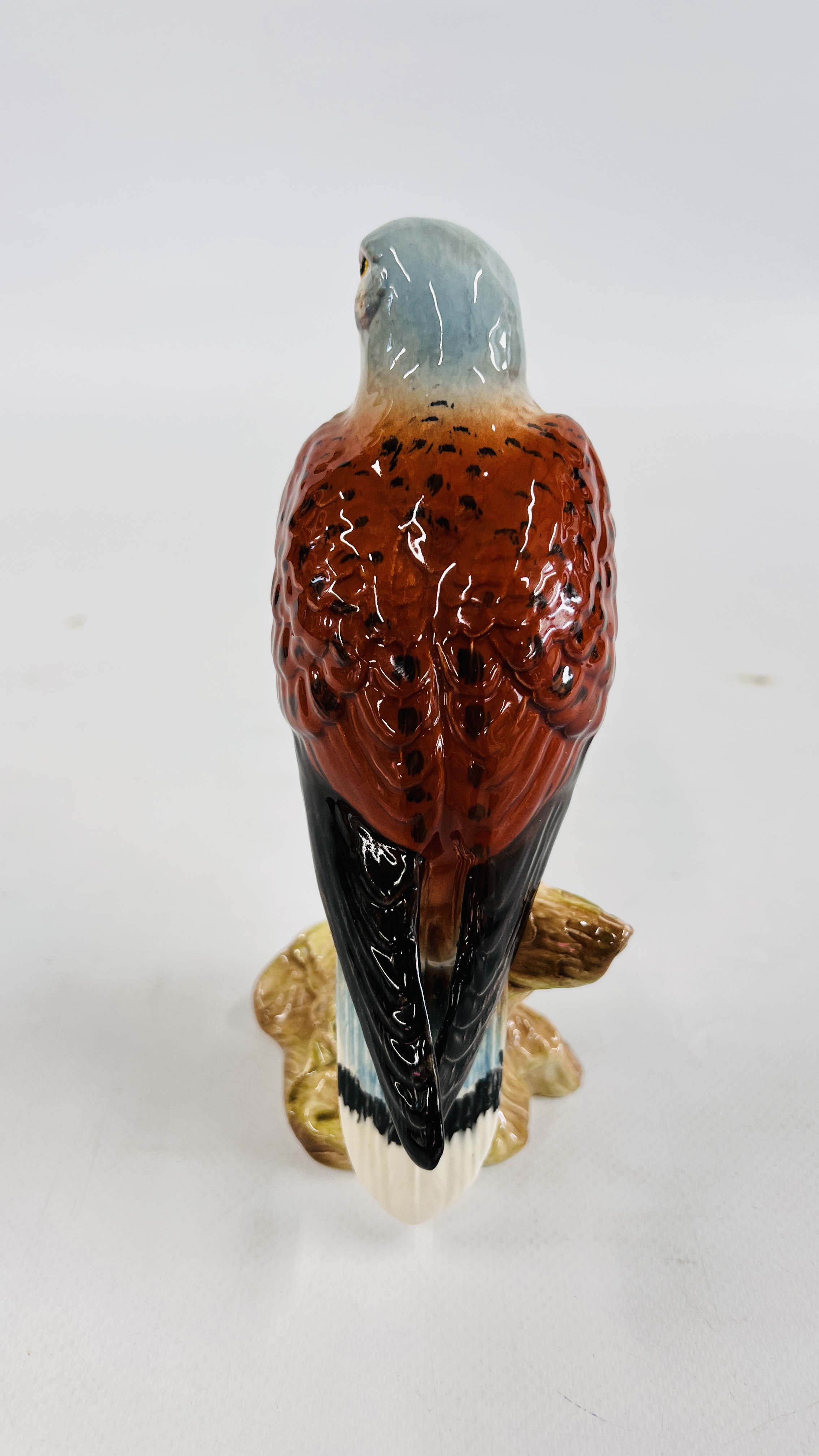 A BESWICK KESTREL FIGURE 2316 GLOSS FINISH - H 15.5CM. - Image 5 of 7