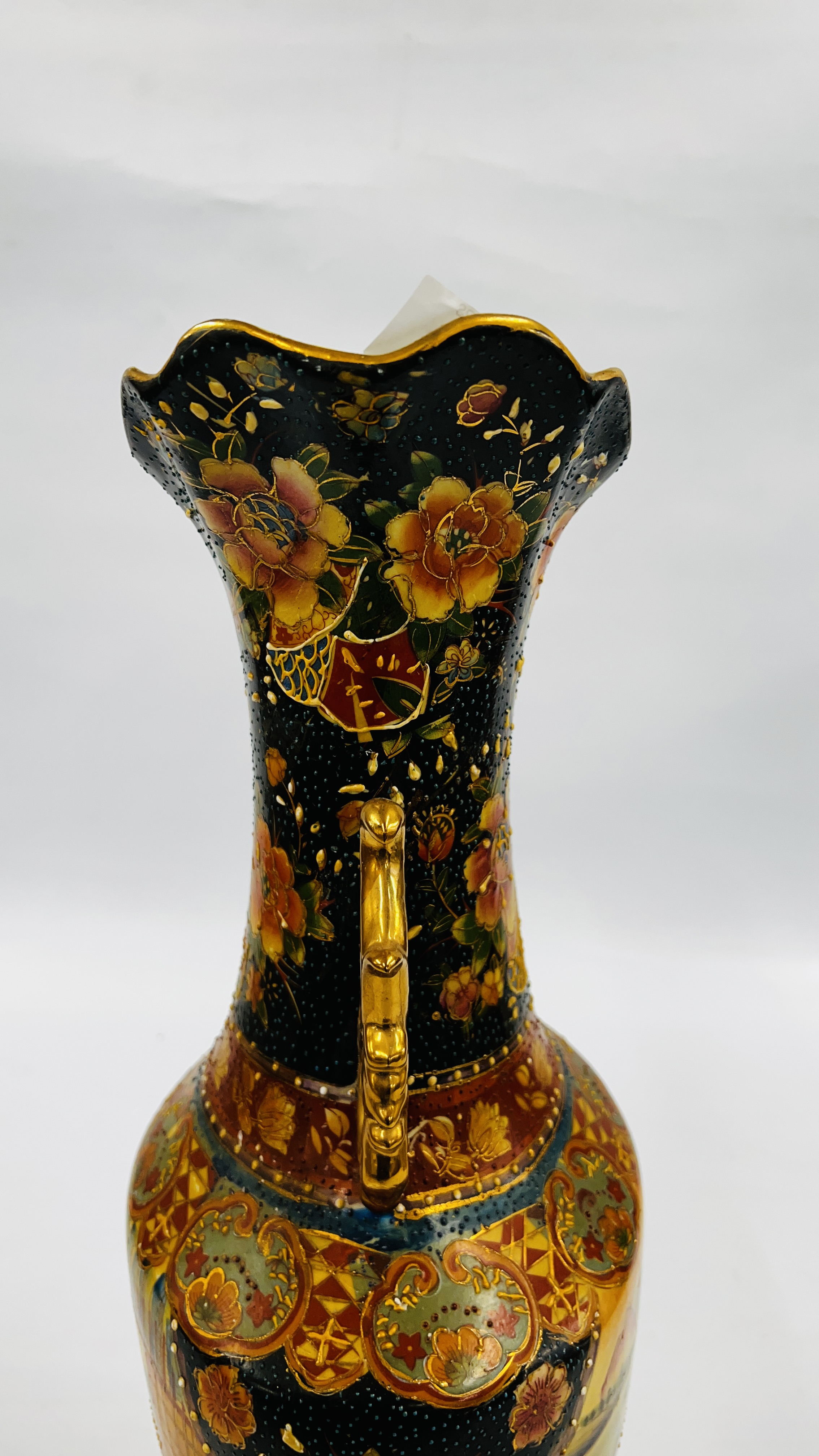 A LARGE REPRODUCTION ORIENTAL TWO HANDLED VASE. - H 60CM. - Image 11 of 13