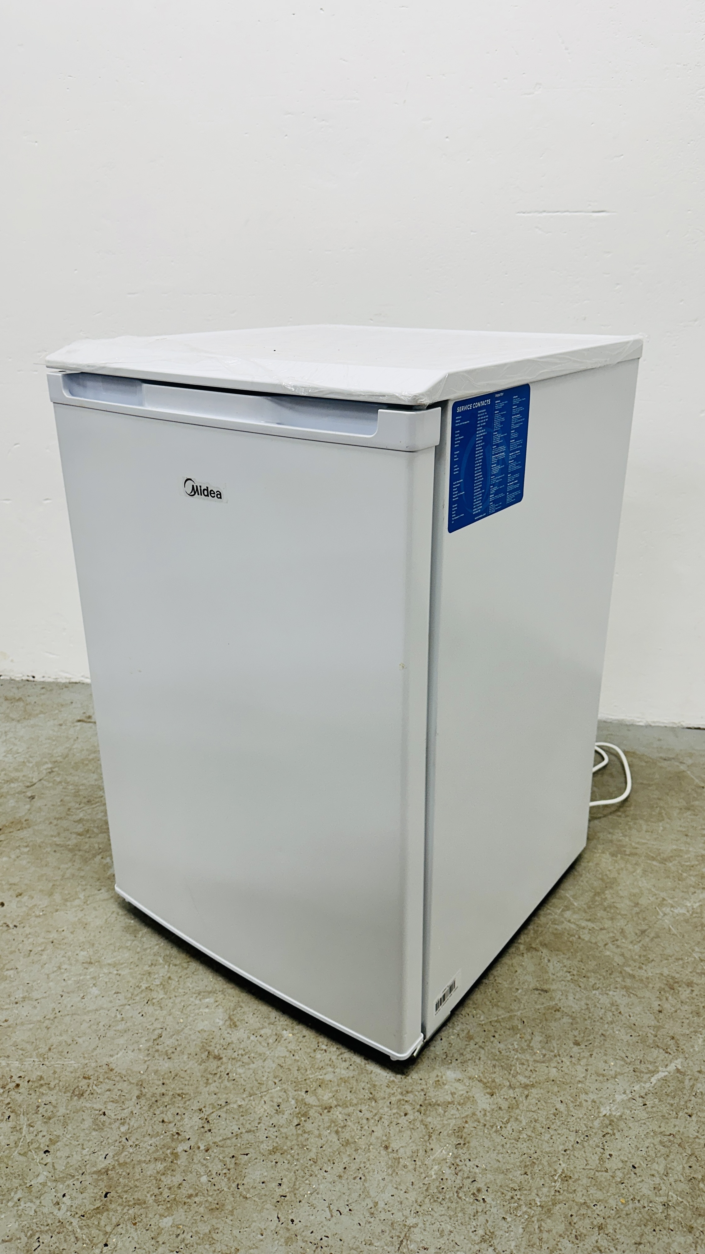 MEDIA UNDER COUNTER FRIDGE MODEL MDRD194FGF01 - SOLD AS SEEN. - Image 4 of 6