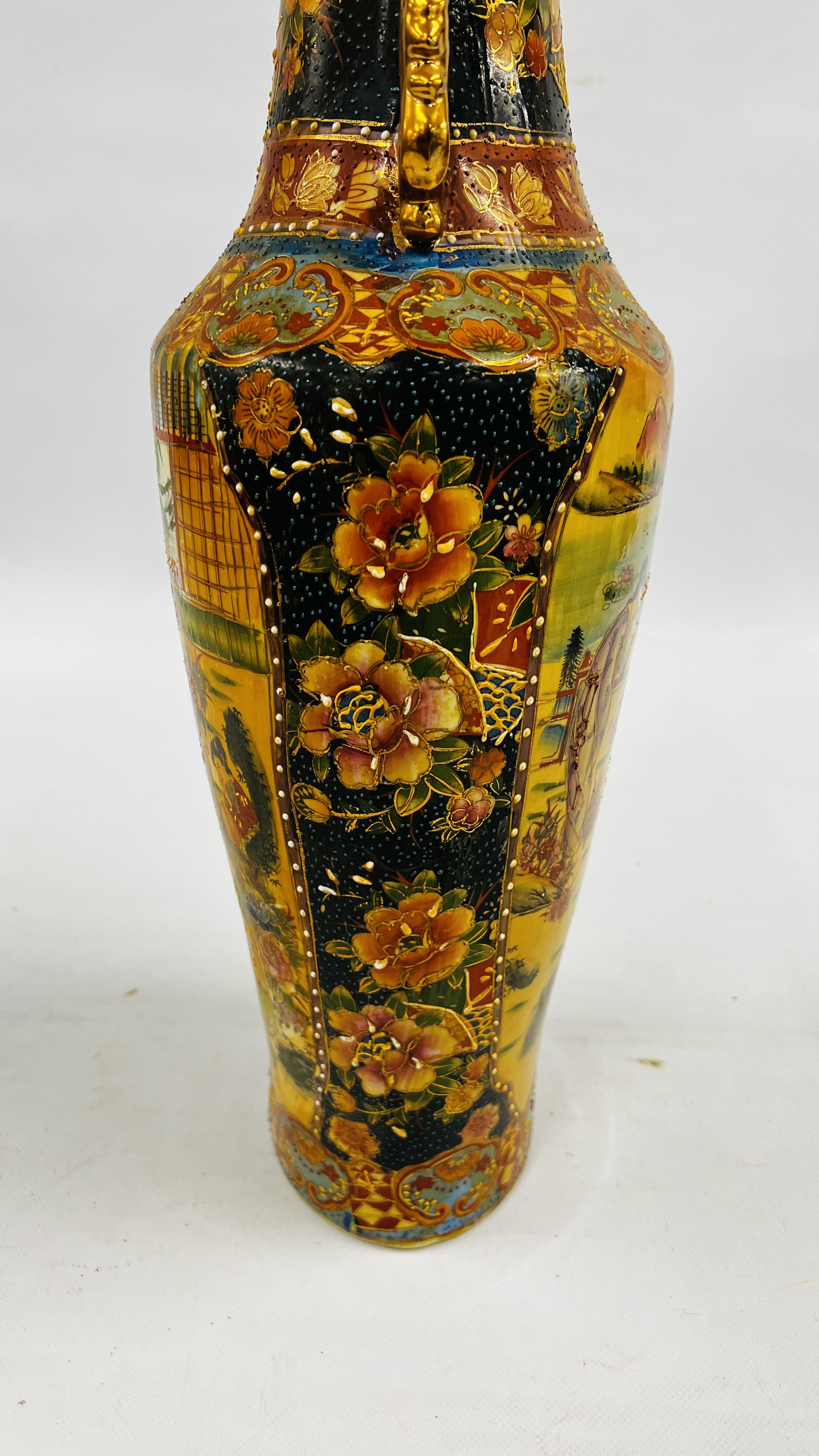 A LARGE REPRODUCTION ORIENTAL TWO HANDLED VASE. - H 60CM. - Image 8 of 13