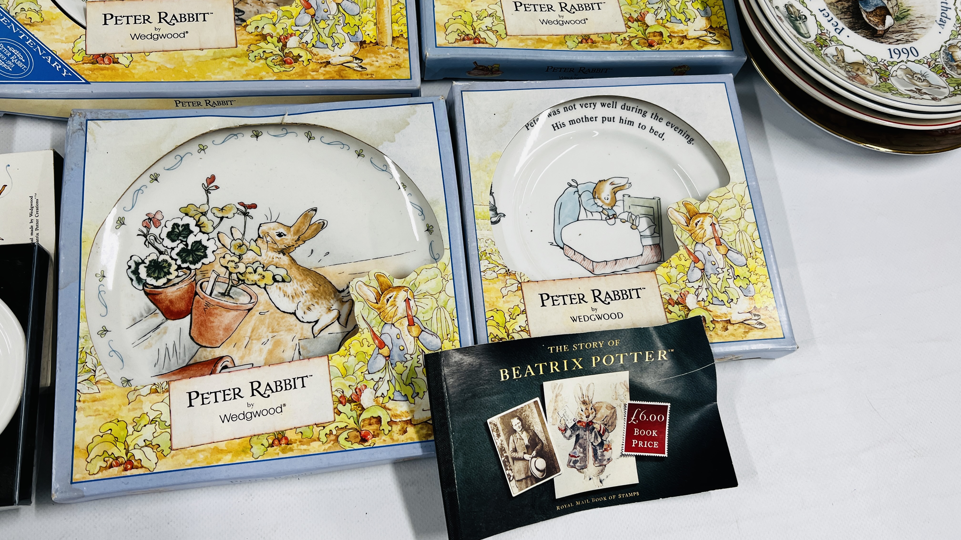 AN EXTENSIVE COLLECTION OF WEDGEWOOD BEATRIX POTTER AND PETER RABBIT CERAMICS TO INCLUDE PLATES, - Image 9 of 11