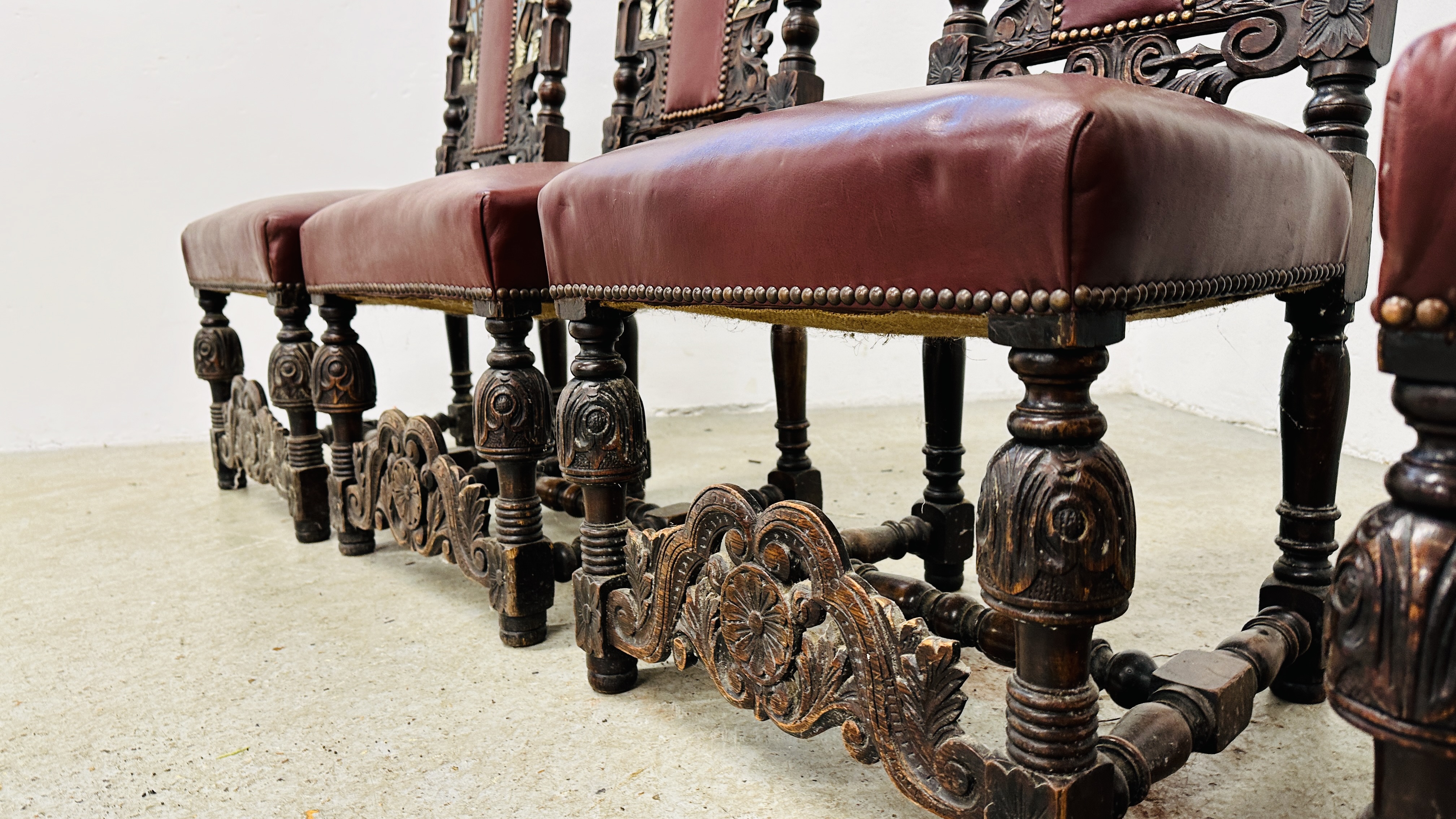 A SET OF 4 OAK FRAMED DINING CHAIRS WITH HEAVILY CARVED DETAIL BEARING CREST AND TWO KNIGHTS, - Image 10 of 12