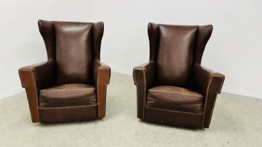 A PAIR OF 1930'S STYLE LEATHER UPHOLSTERED WING BACK CHAIRS.