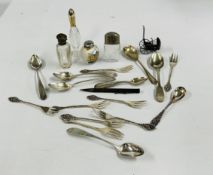 A GROUP OF SILVER AND WHITE METAL FLATWARE TO INCLUDE SPOONS AND PICKLE FORKS,