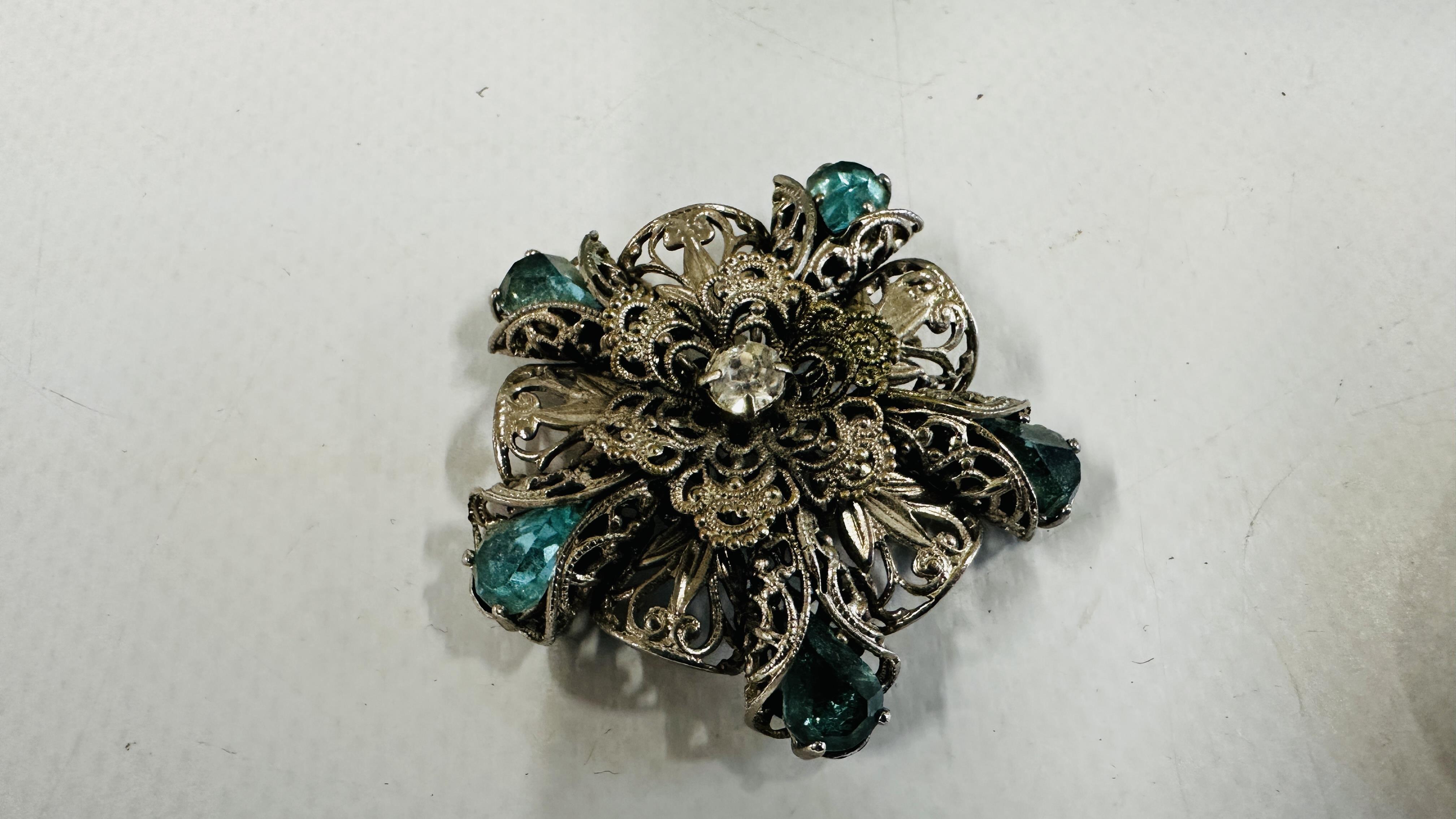 A VINTAGE JEWELLERY BOX WITH MOSAIC BRACELET, BROOCHES, NECKLACES AND A MARCASITE WATCH. - Image 5 of 8
