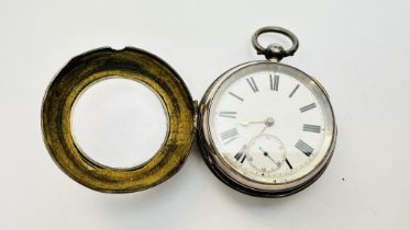 A VINTAGE SILVER CASED POCKET WATCH WITH ENAMELED DIAL,