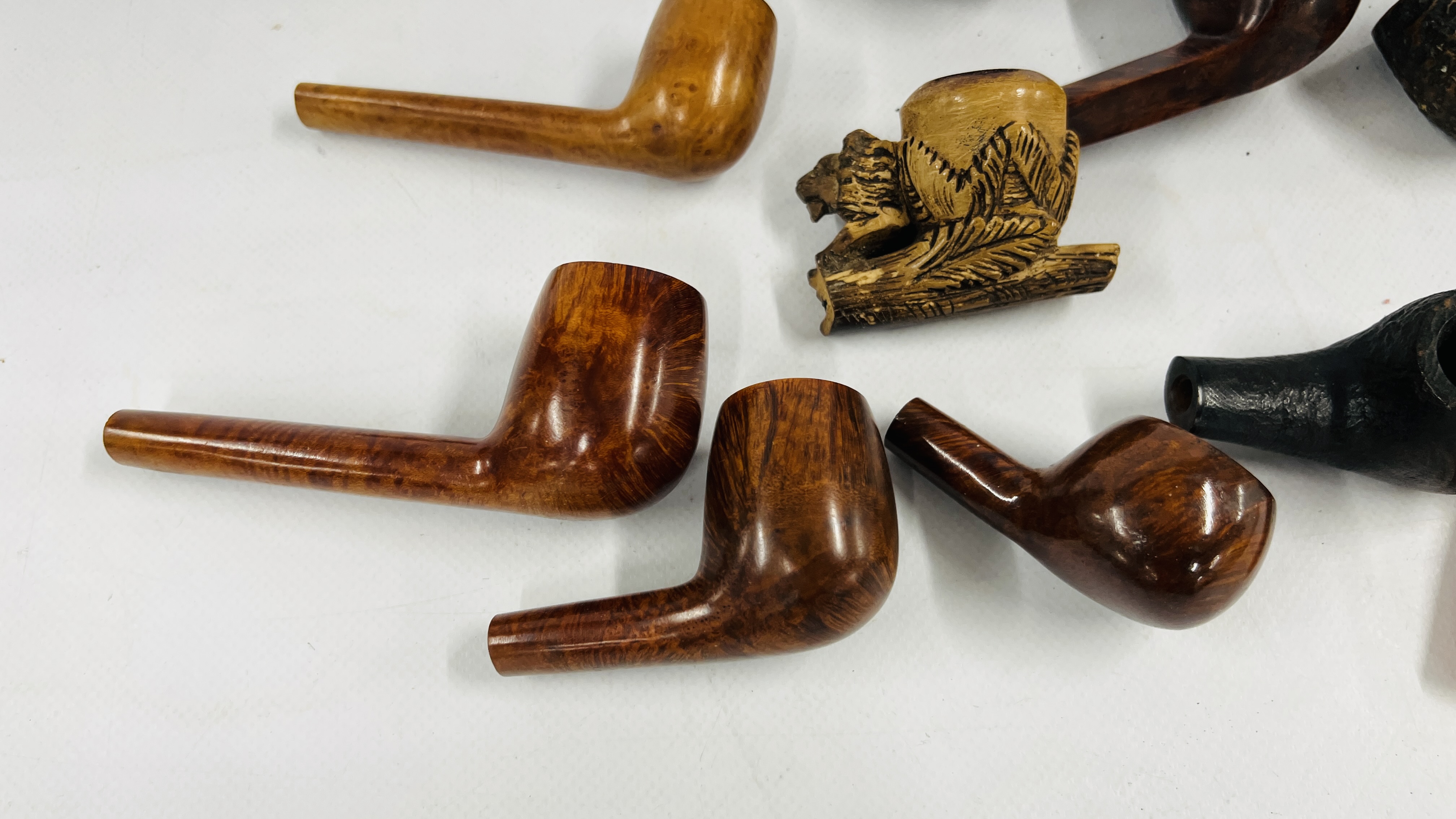 A GROUP OF 8 VINTAGE TOBACCO SMOKING PIPES (NO STEMS) TO INCLUDE BRIAR WOOD EXAMPLES & EXAMPLES - Image 7 of 9