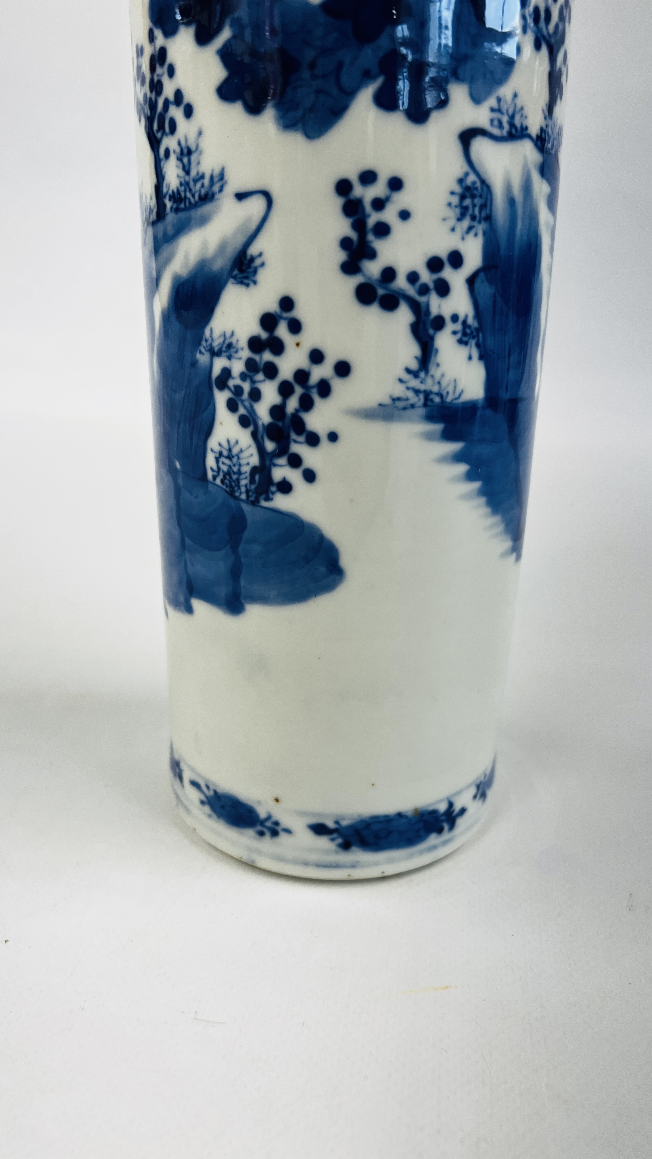 A C19TH CHINESE BLUE AND WHITE CYLINDRICAL VASE DECORATED WITH FIGURES, 30. - Image 10 of 12