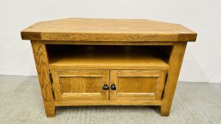 MODERN OAK TWO DOOR TV STAND - WIDTH 90CM.