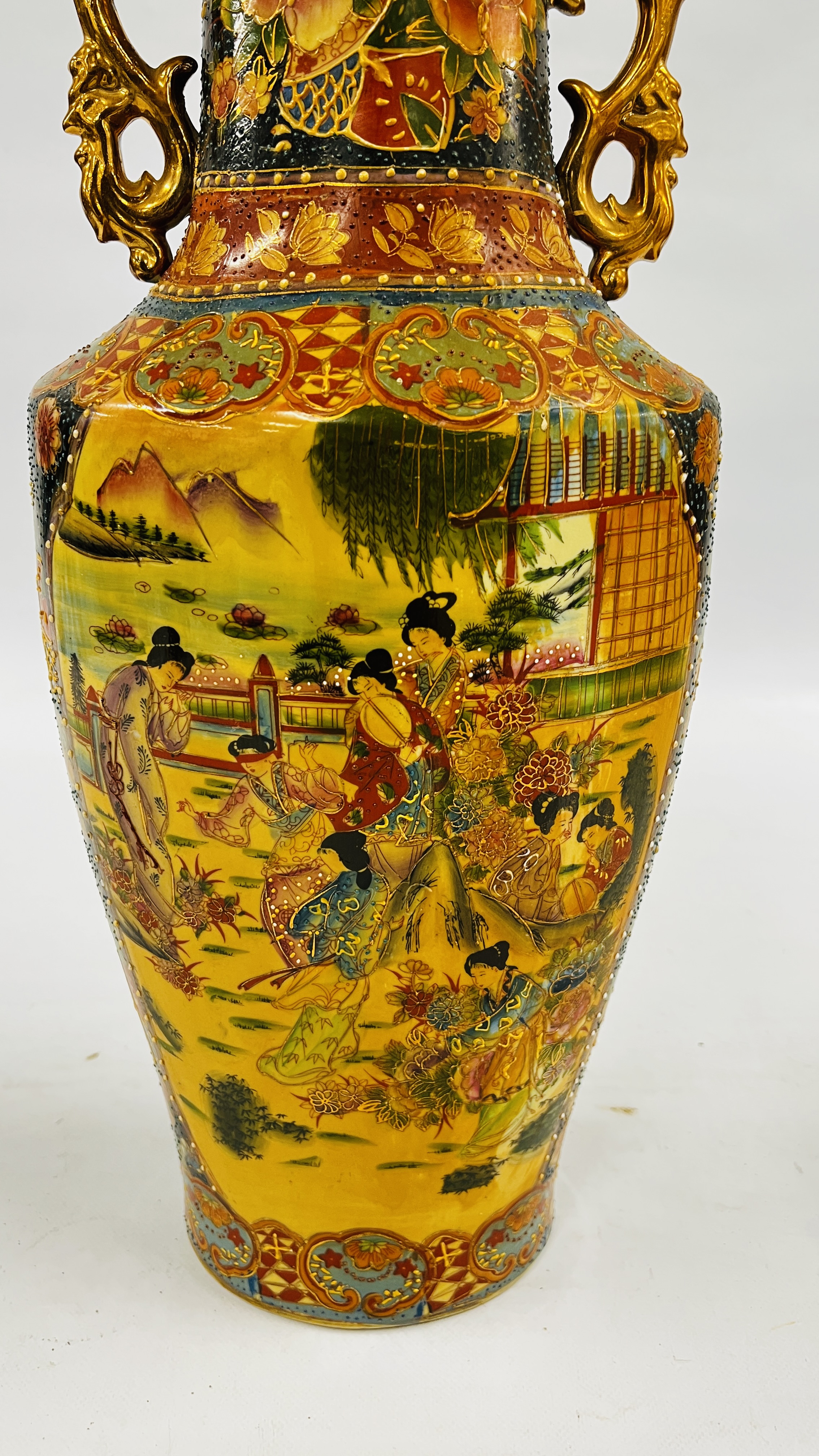 A LARGE REPRODUCTION ORIENTAL TWO HANDLED VASE. - H 60CM. - Image 10 of 13