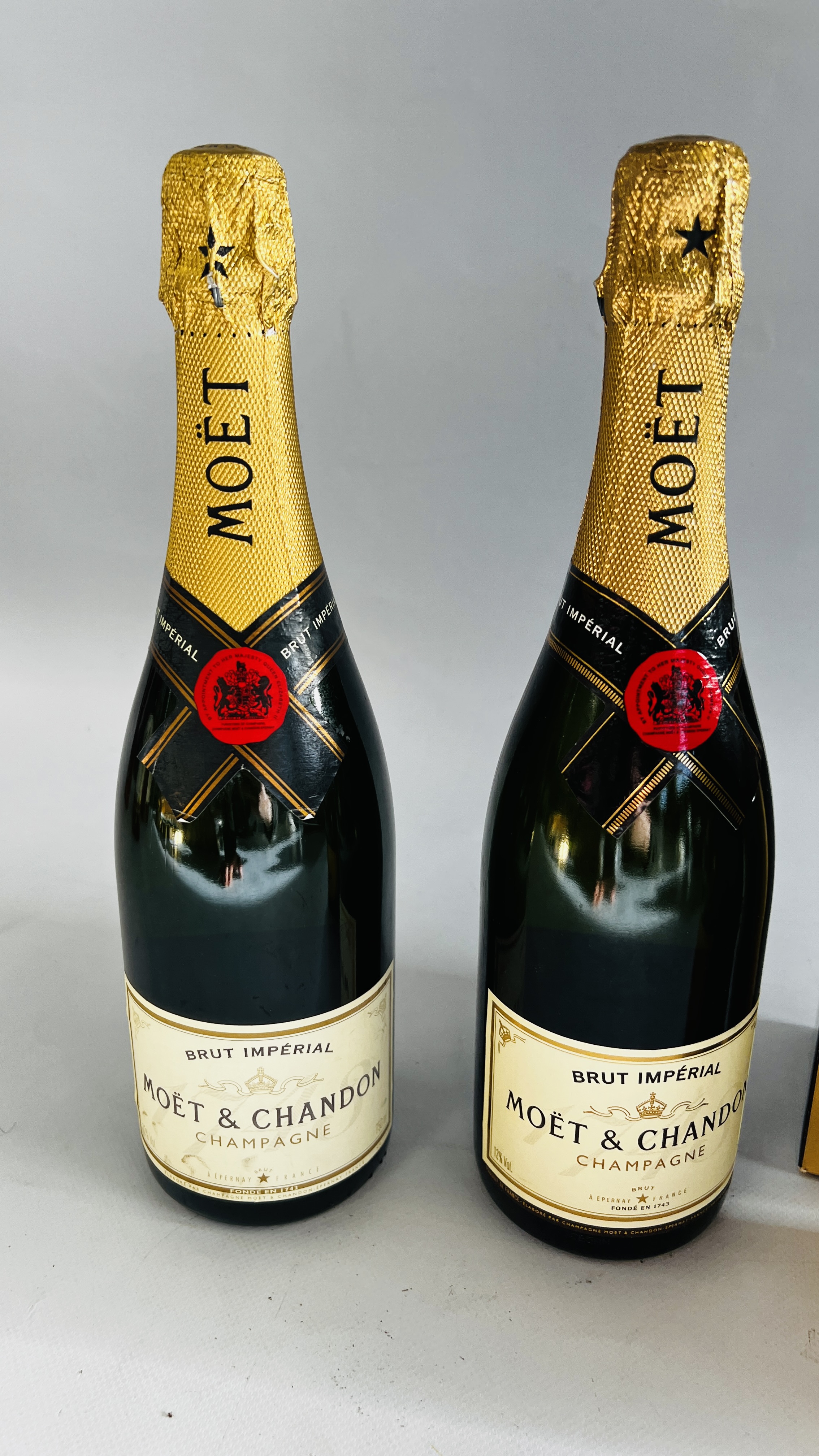 3 X CHAMPAGNE TO INCLUDE 1 BOXED 750ML MERCIER, 2 X 750ML MOET CHANDON. - Image 2 of 3