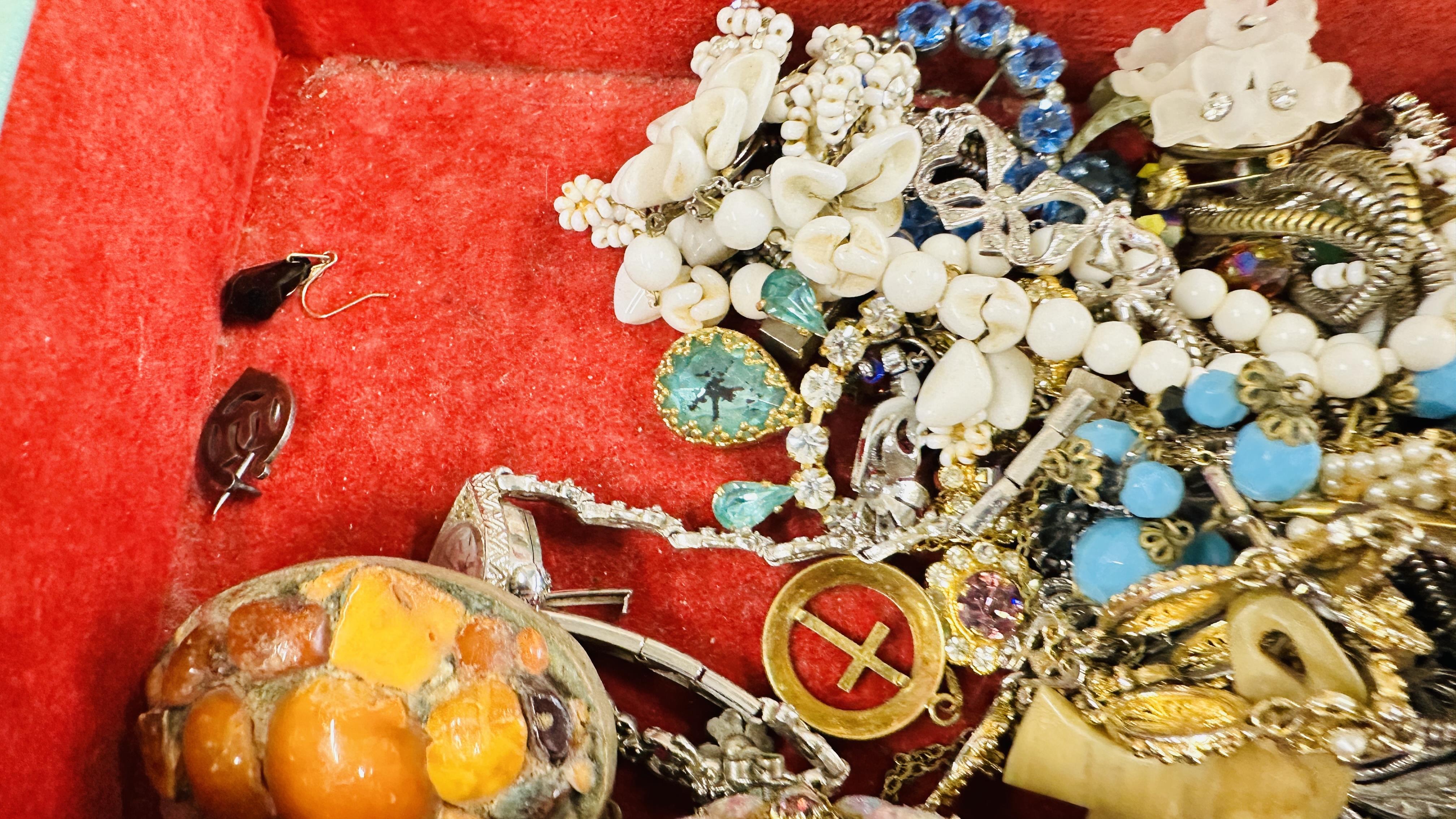 A VINTAGE JEWELLERY BOX WITH MOSAIC BRACELET, BROOCHES, NECKLACES AND A MARCASITE WATCH. - Image 8 of 8